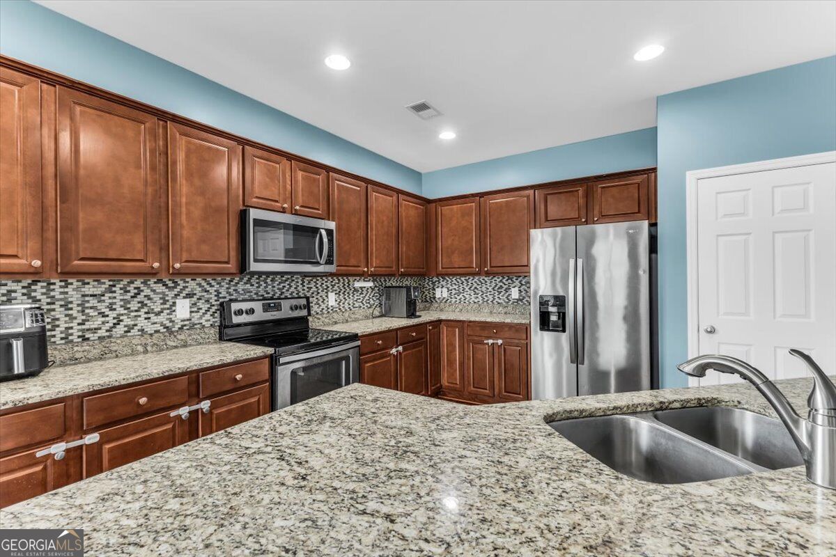 413 Lions Den Drive Property Photo 13