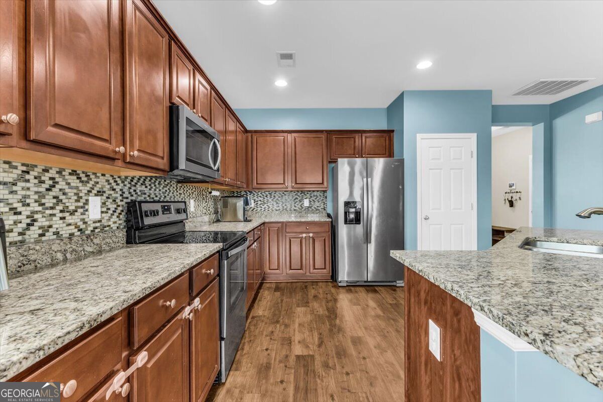 413 Lions Den Drive Property Photo 14