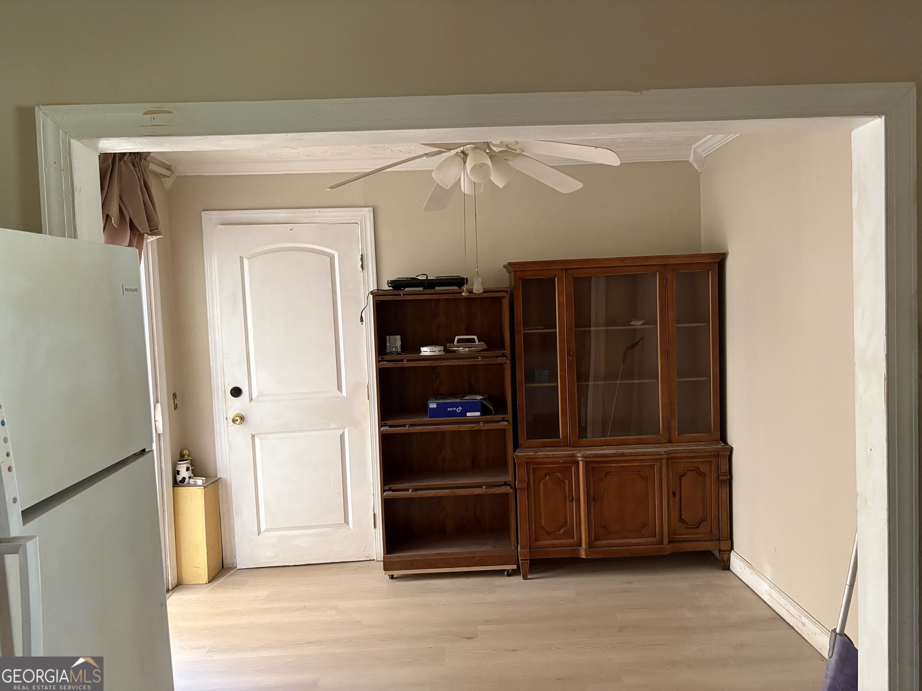 309 Glen Iris Drive Property Photo 5
