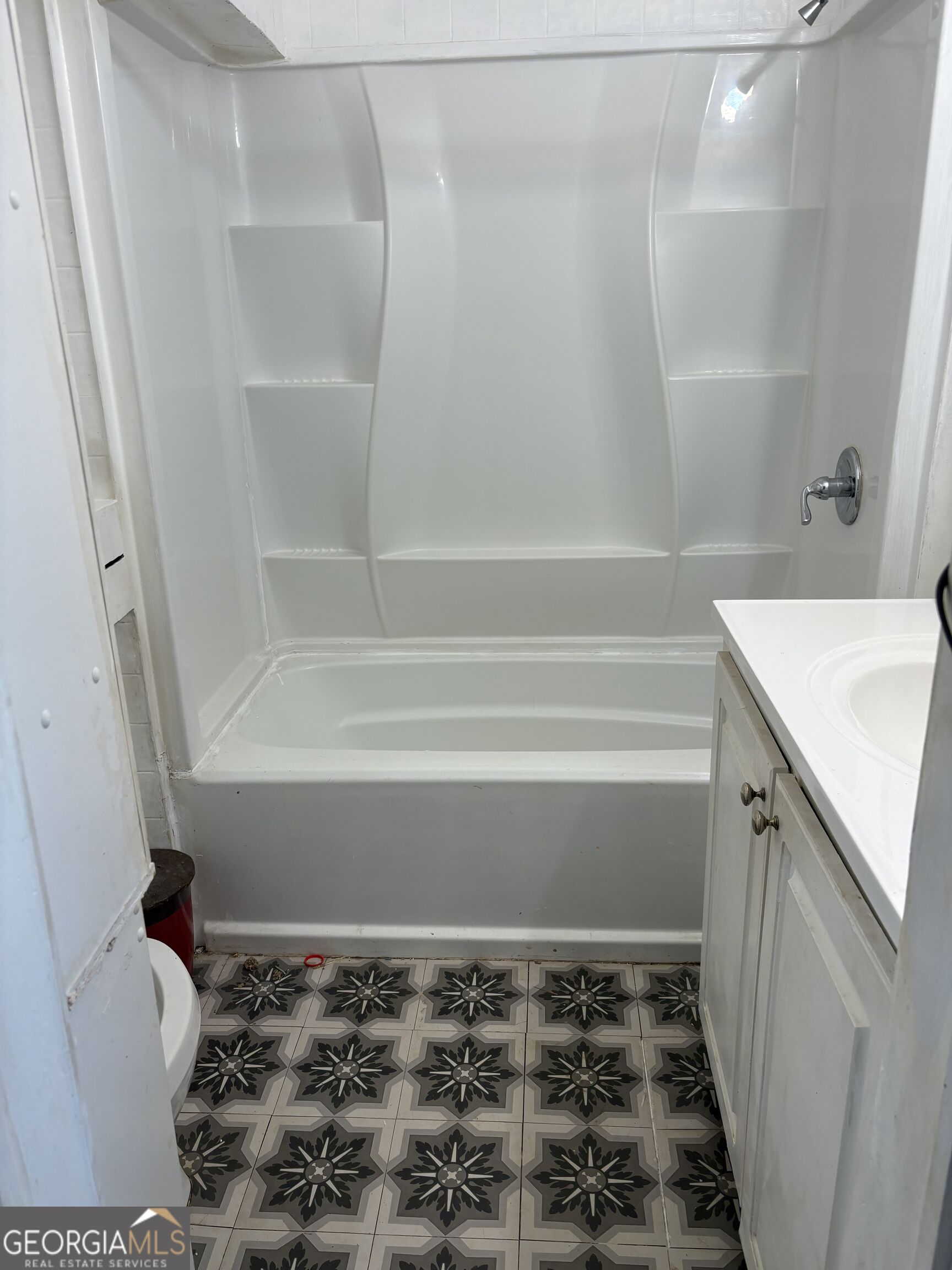 309 Glen Iris Drive Property Photo 7