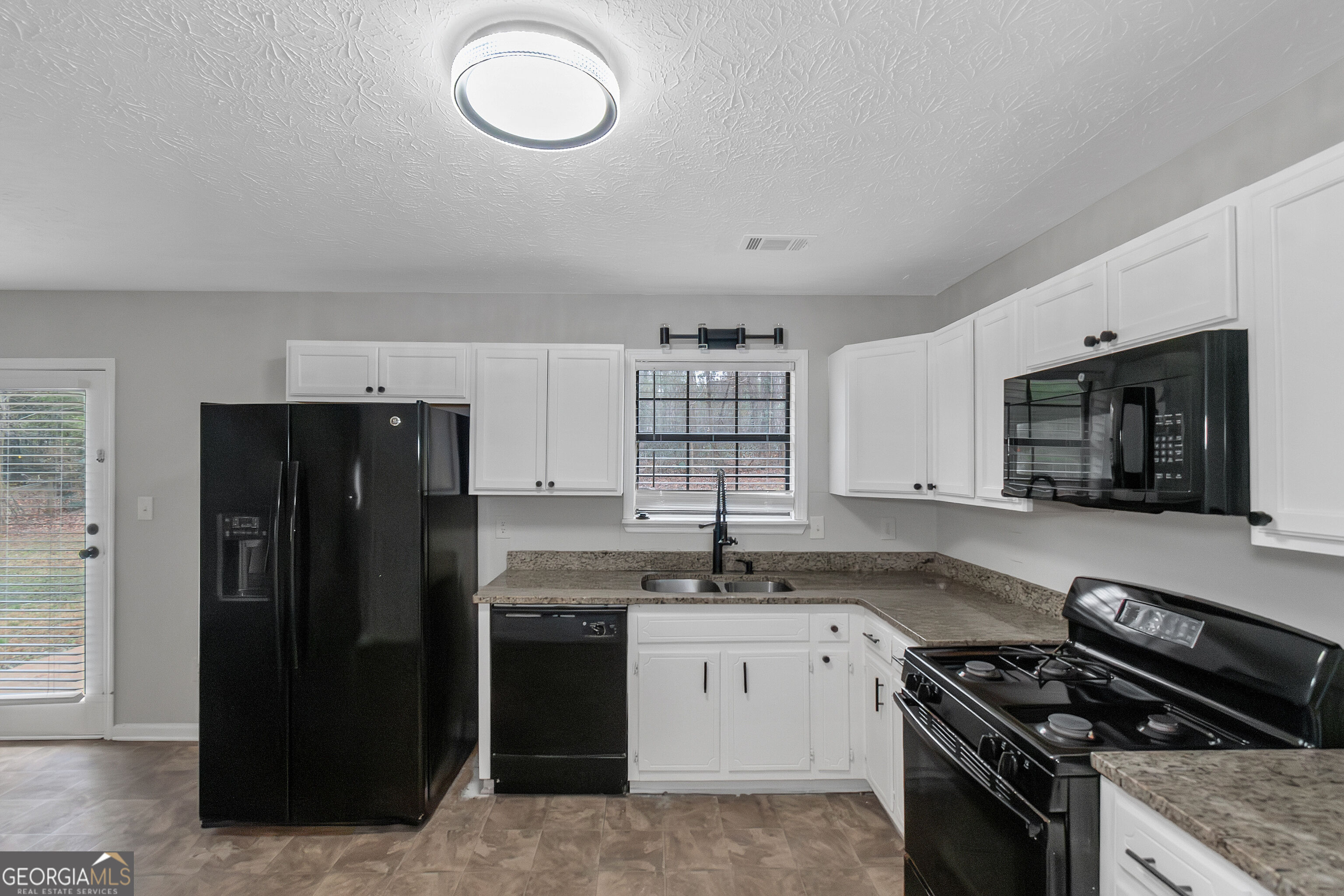 321 Summerwood Lane Property Photo 8