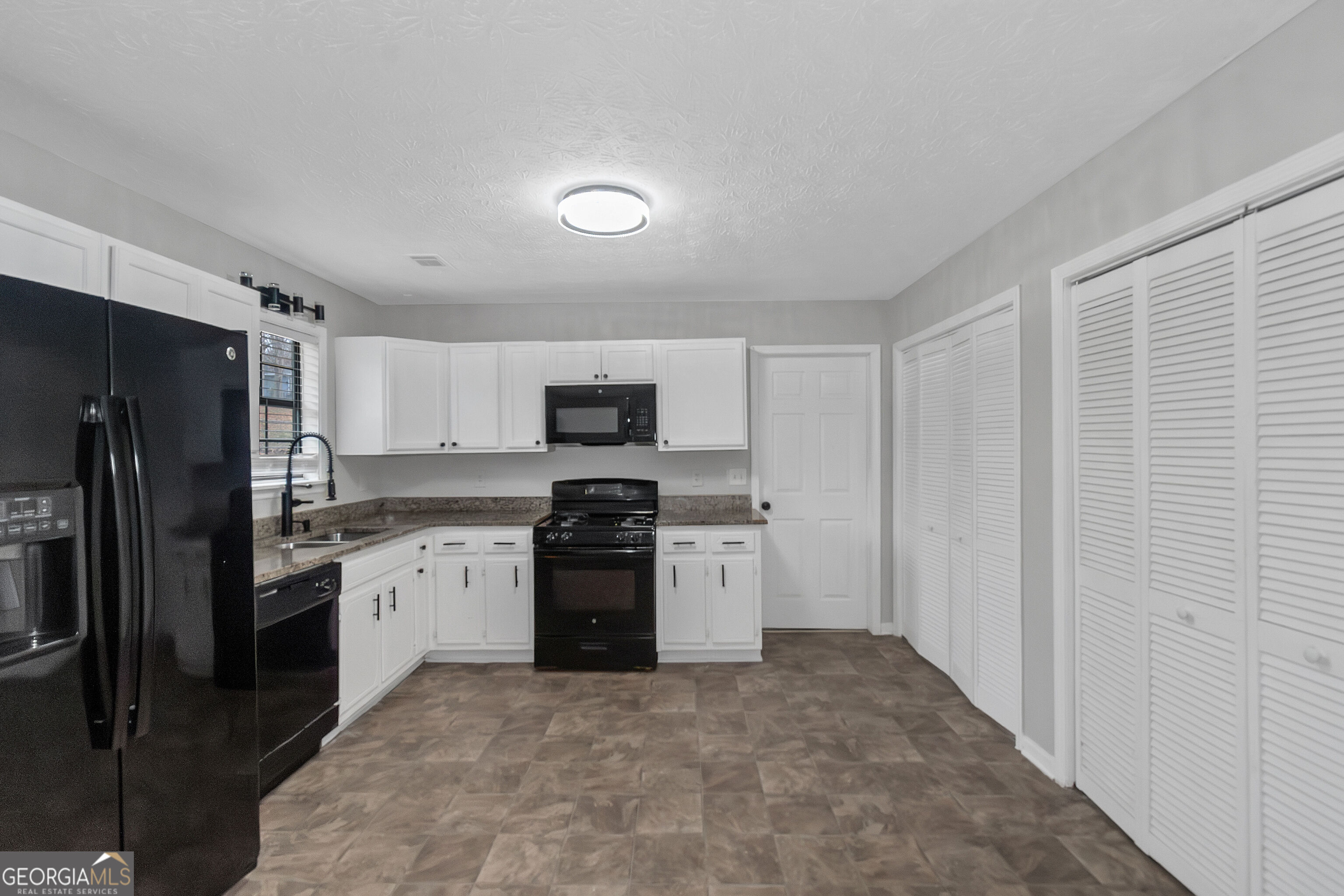 321 Summerwood Lane Property Photo 9