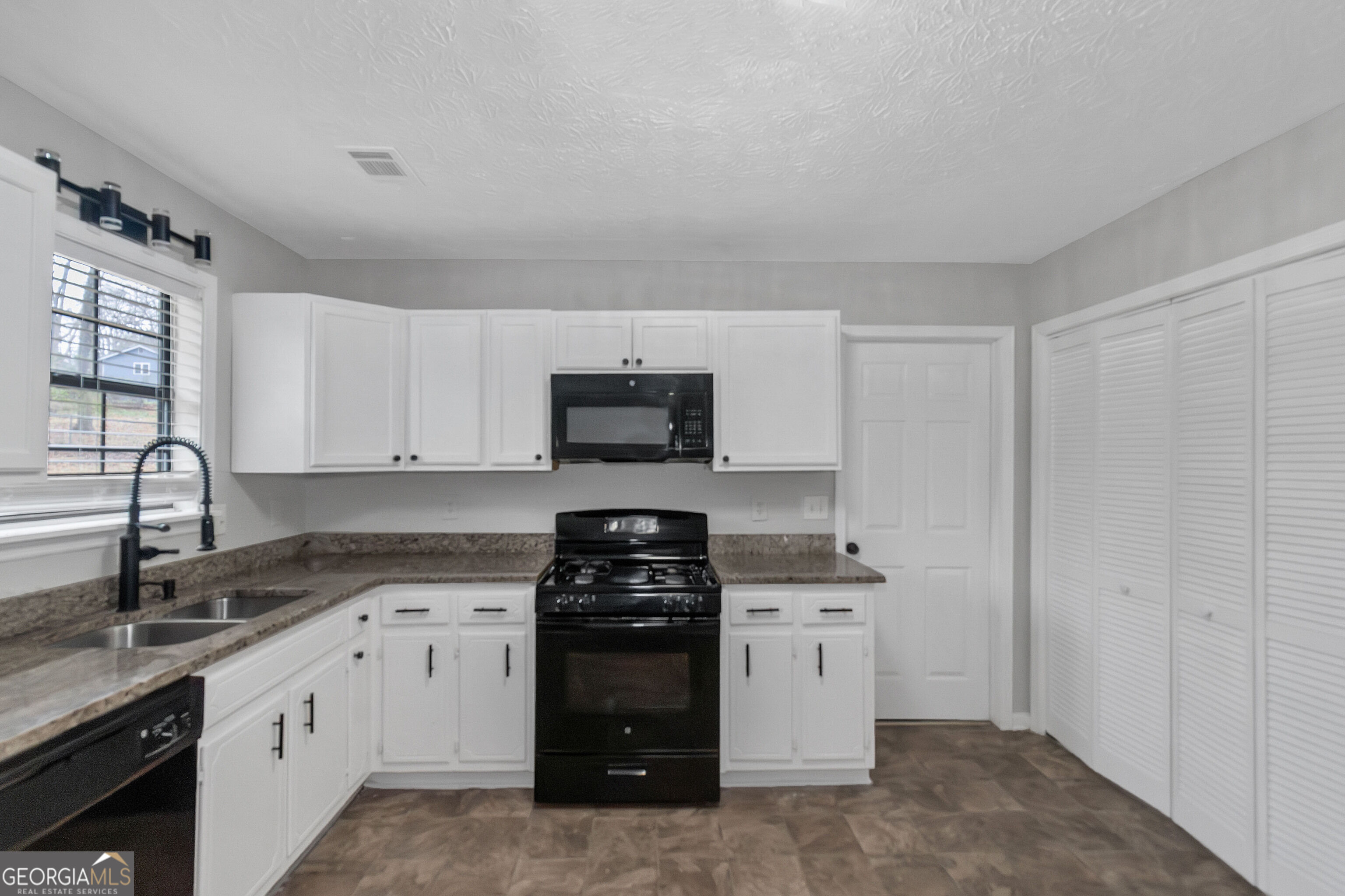 321 Summerwood Lane Property Photo 11