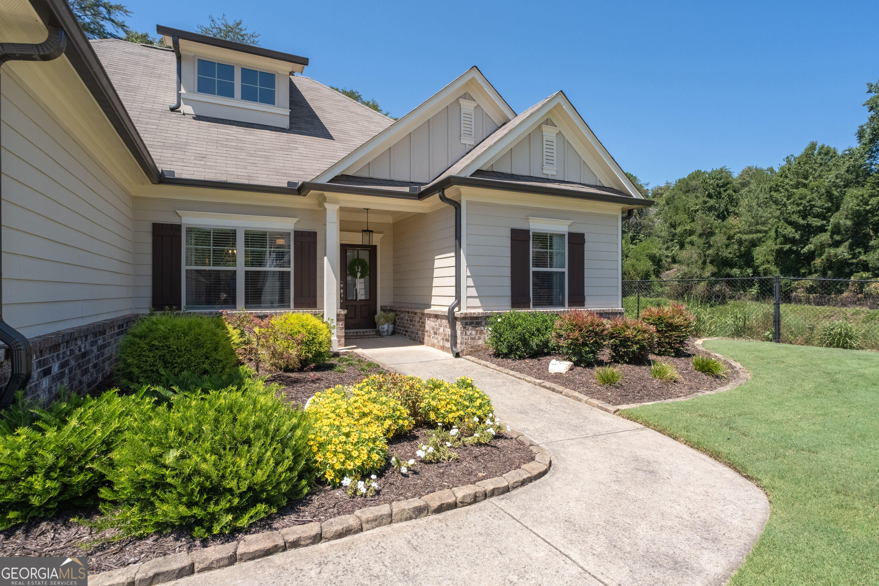 302 Flowing Trail Property Photo 3