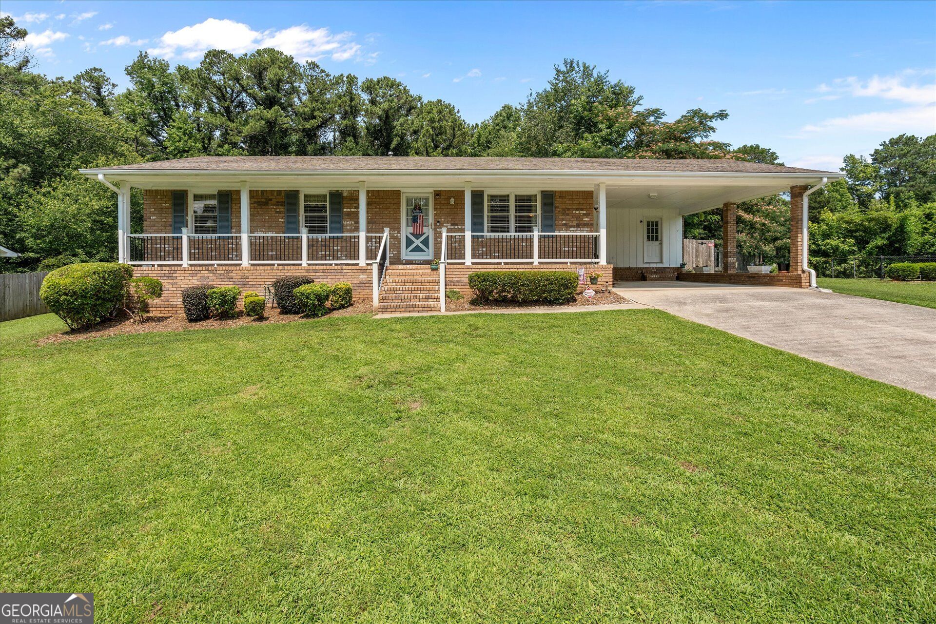 1417 Pineview Circle Property Photo 1