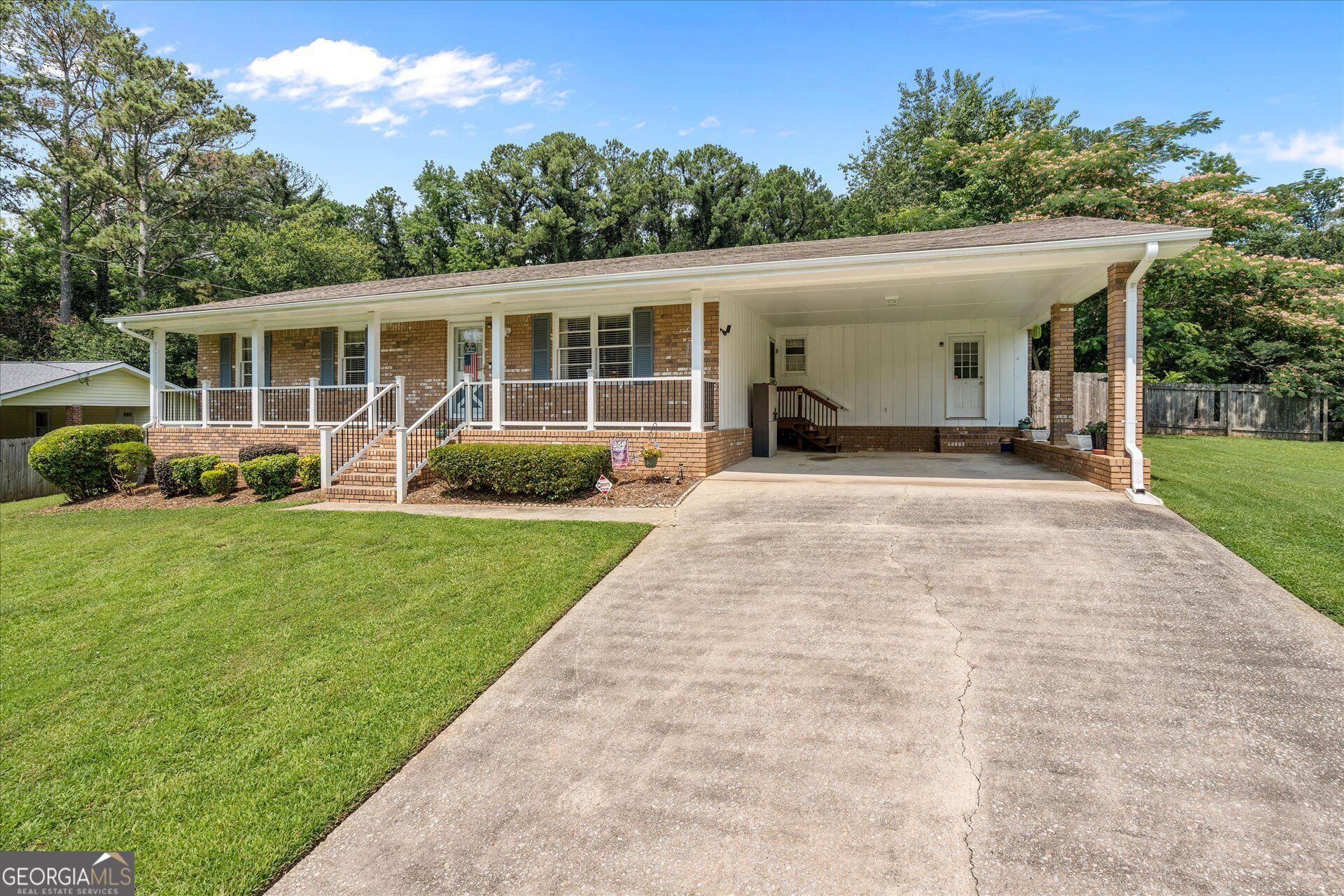 1417 Pineview Circle Property Photo 2