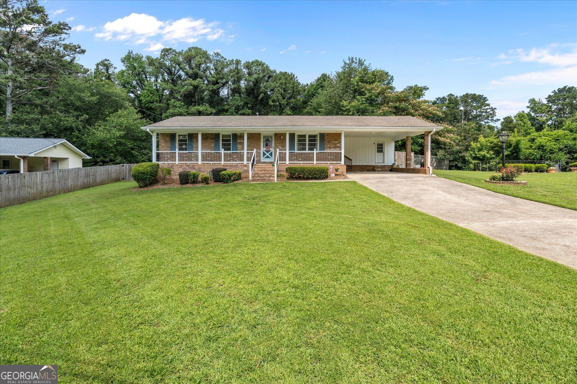 1417 Pineview Circle Property Photo 3