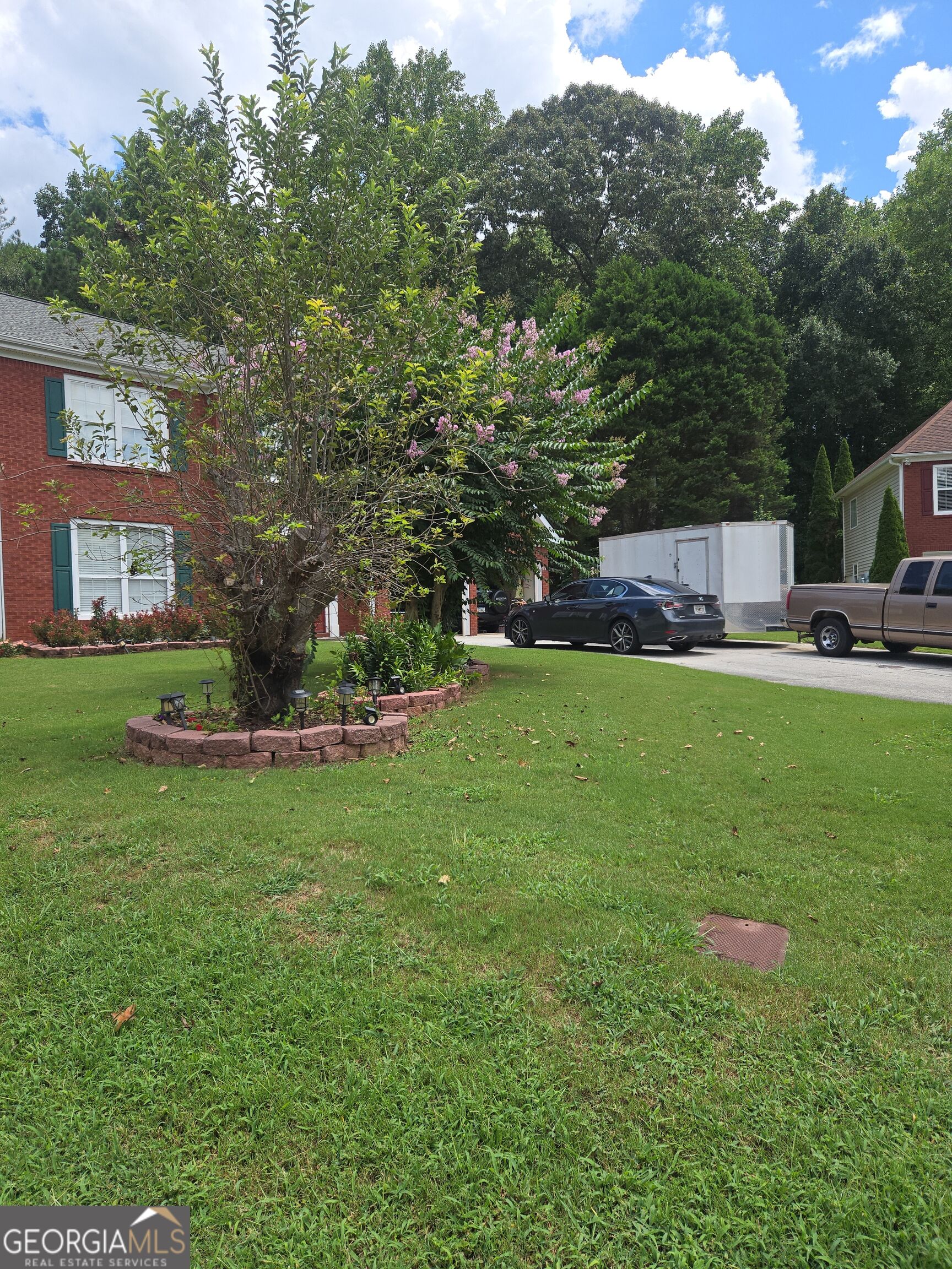2306 Greenside Drive Property Photo 2
