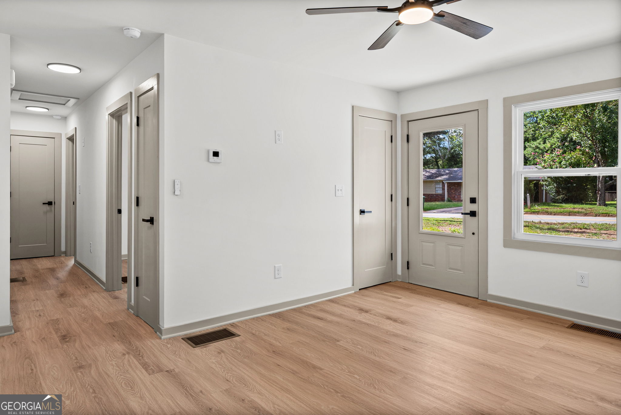 1111 Parkview Drive Property Photo 4