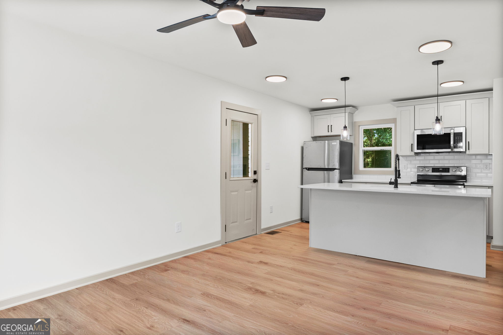 1111 Parkview Drive Property Photo 6