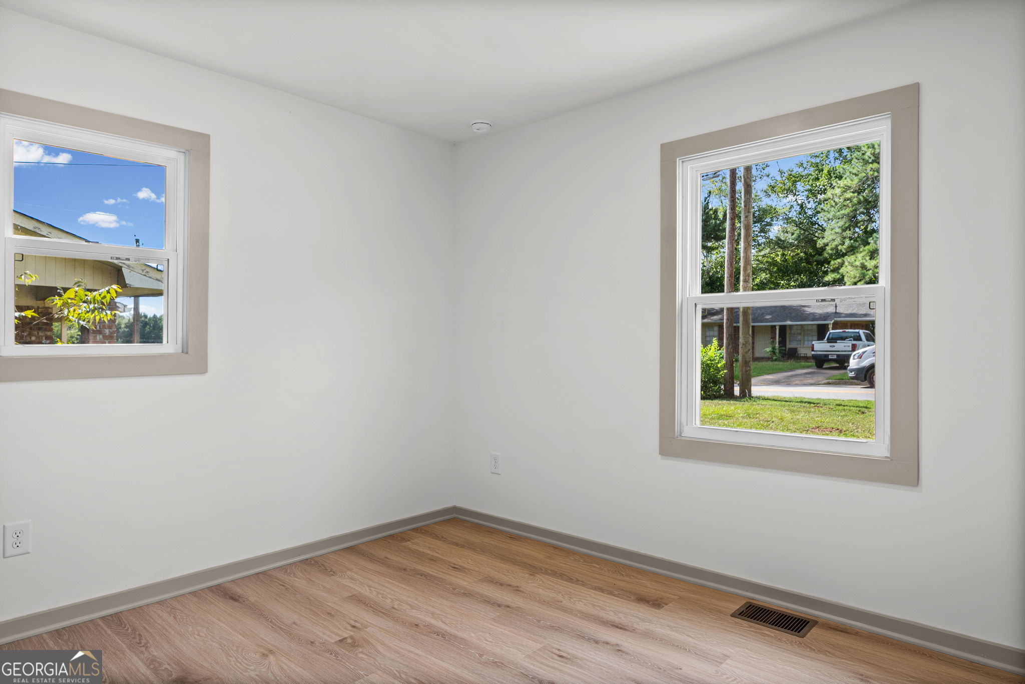 1111 Parkview Drive Property Photo 13