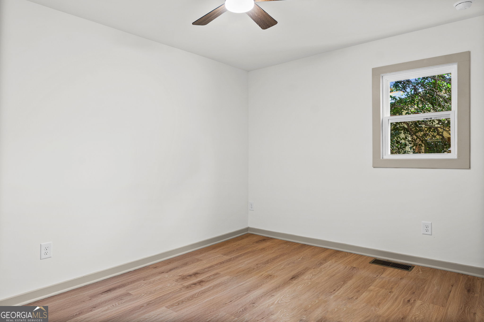 1111 Parkview Drive Property Photo 15