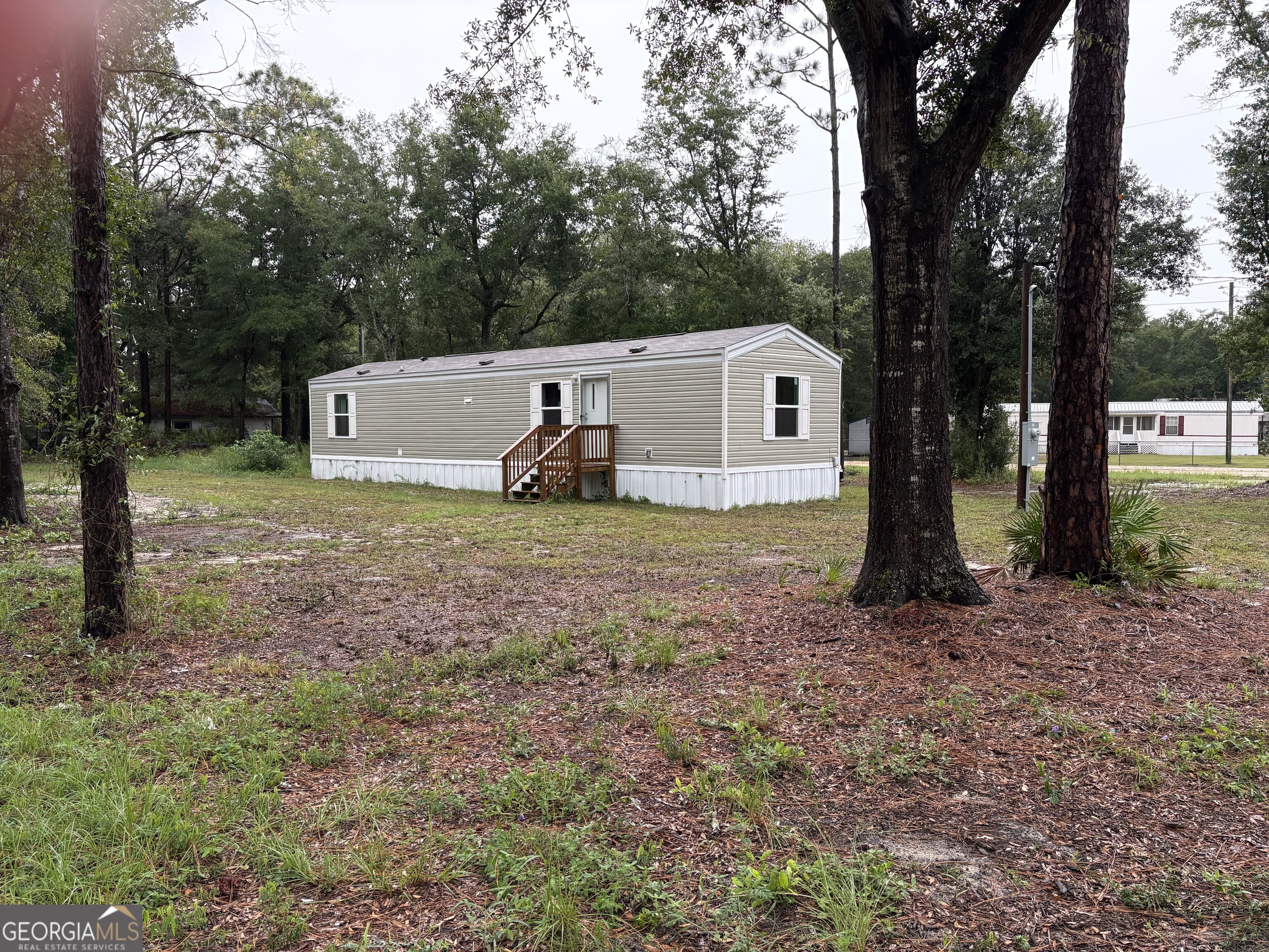 24 Robin Lane E Property Photo 1