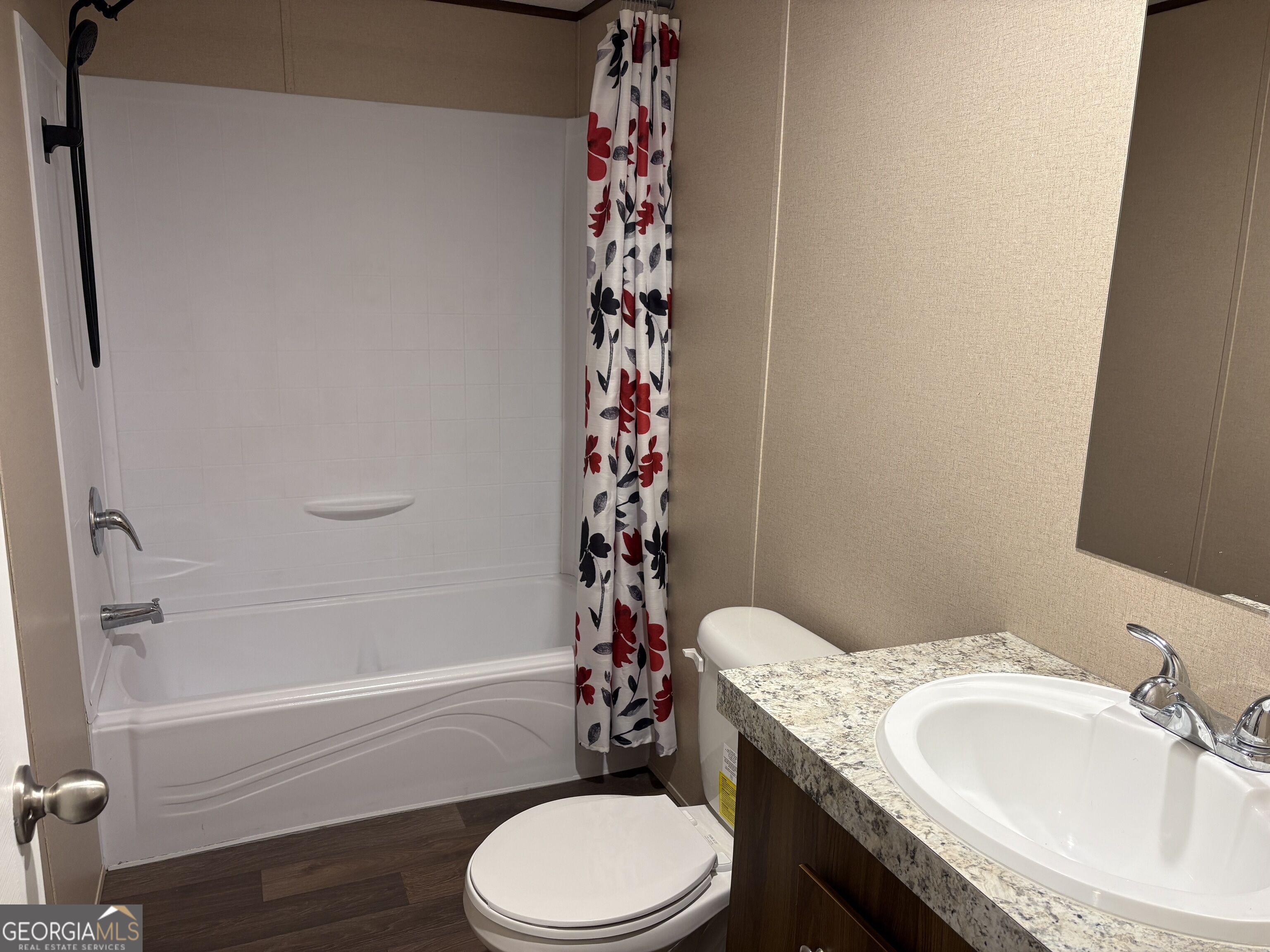 24 Robin Lane E Property Photo 9