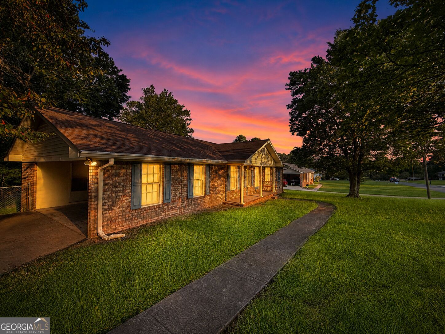 25 Montre Circle Se Property Photo 2