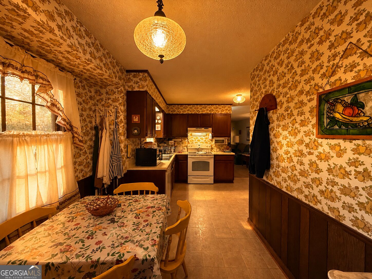 25 Montre Circle Se Property Photo 5