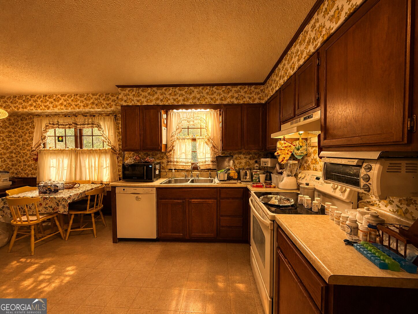 25 Montre Circle Se Property Photo 6