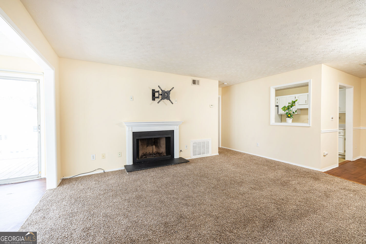 910 Augusta Drive Se Property Photo 6
