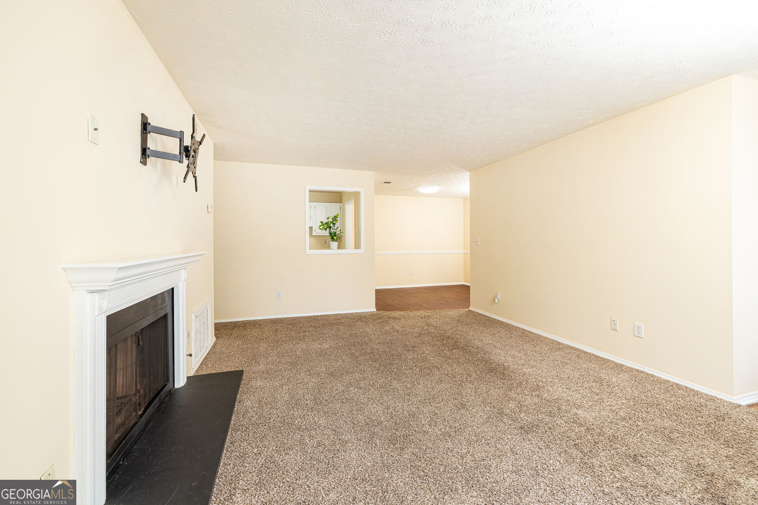 910 Augusta Drive Se Property Photo 7