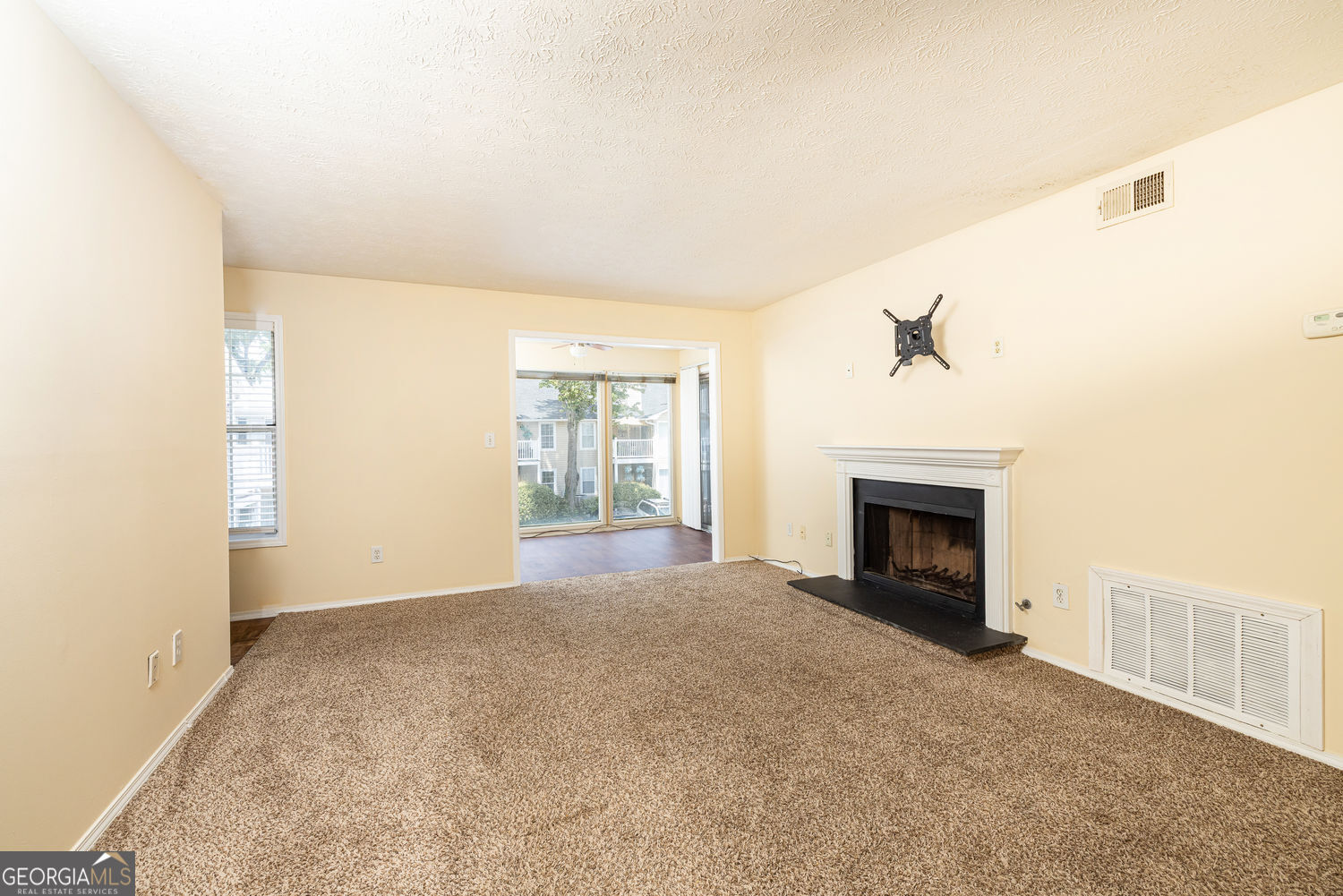 910 Augusta Drive Se Property Photo 9