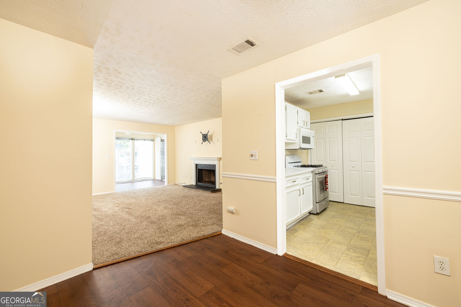 910 Augusta Drive Se Property Photo 10