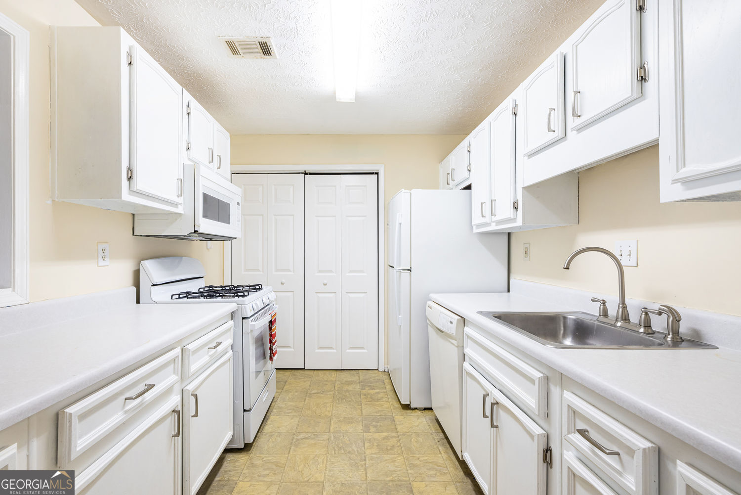 910 Augusta Drive Se Property Photo 12