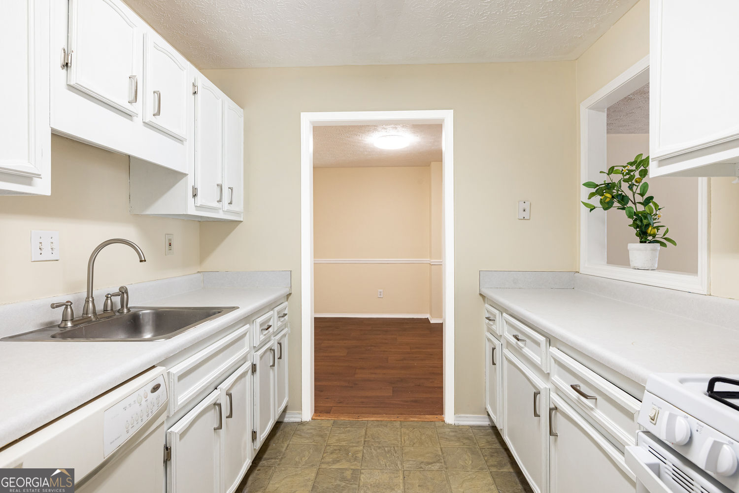 910 Augusta Drive Se Property Photo 14