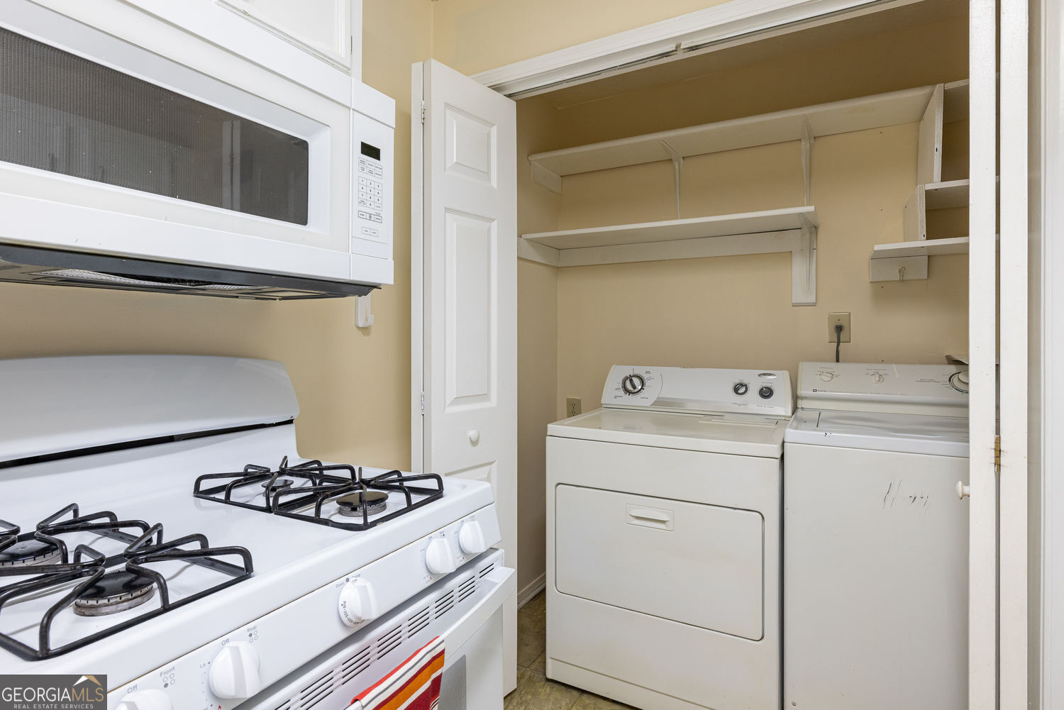 910 Augusta Drive Se Property Photo 15