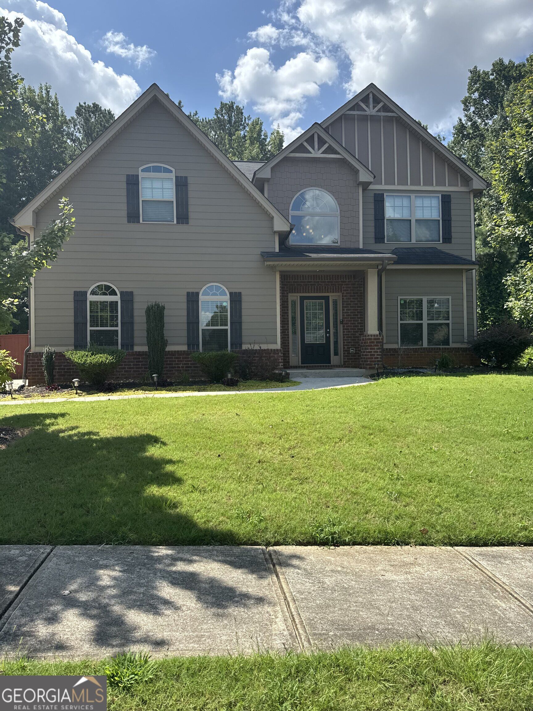 2948 Village Park Drive E Property Photo 1