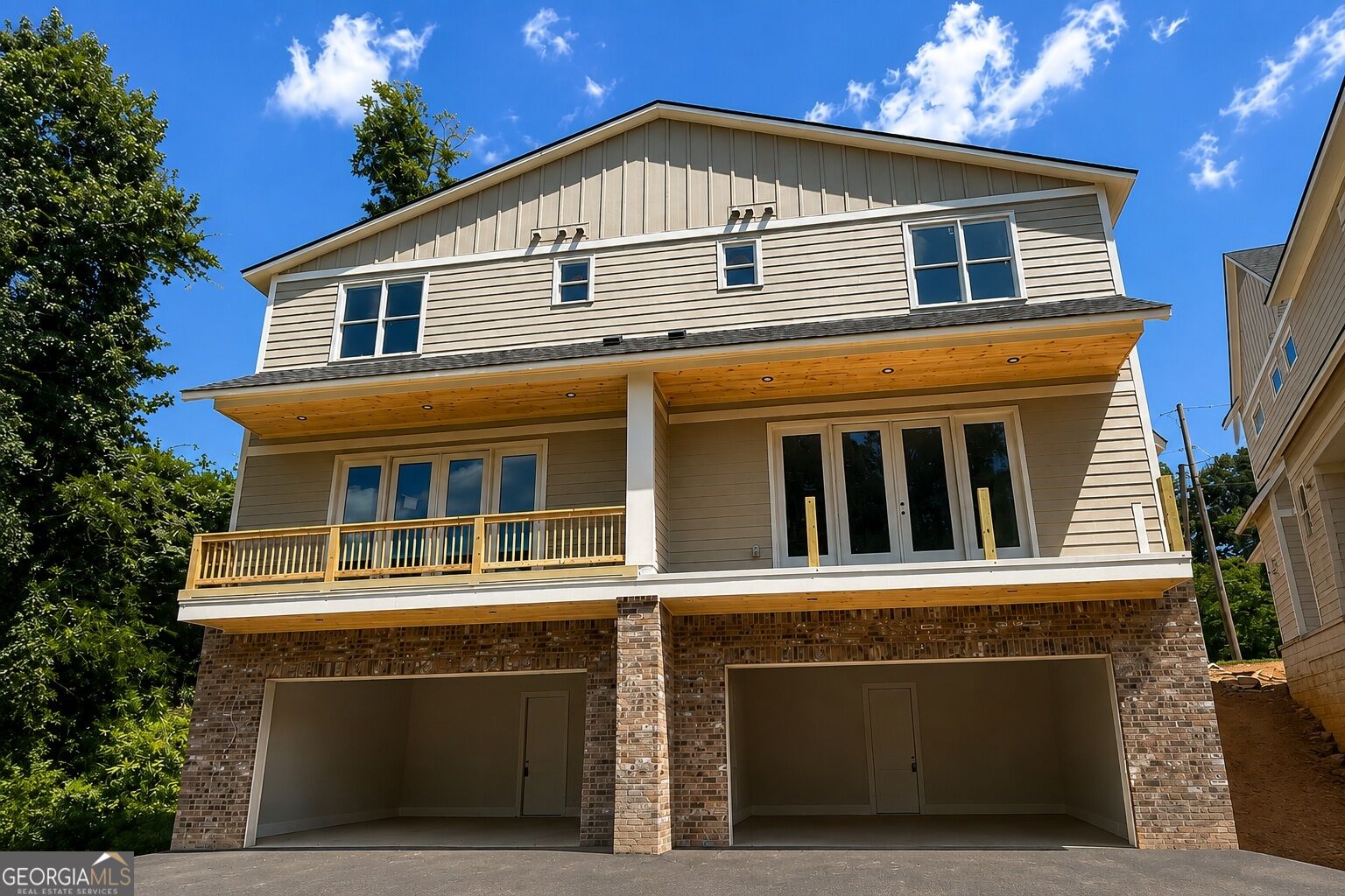 1057 Riverside Drive Property Photo 2