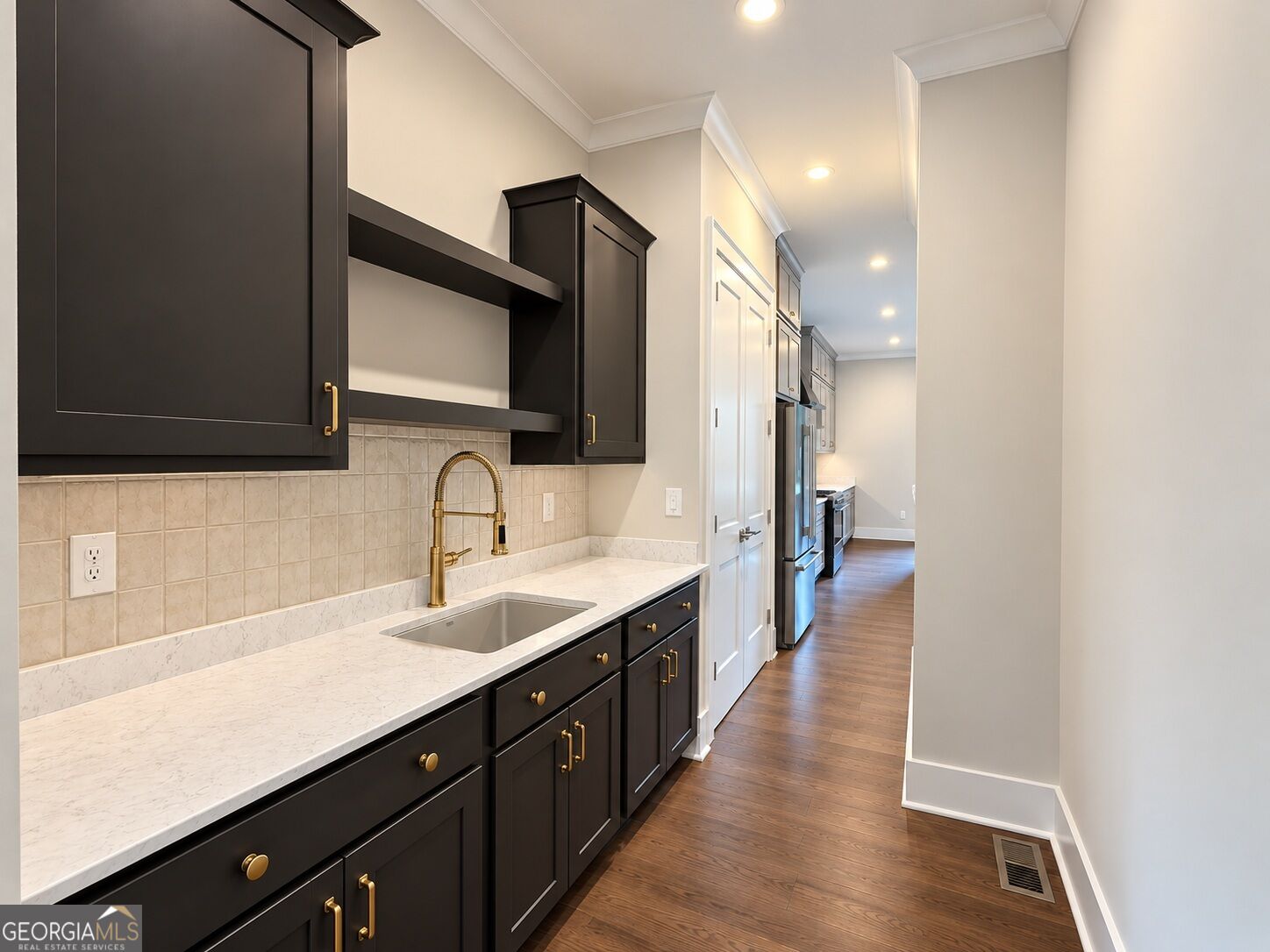 1057 Riverside Drive Property Photo 5