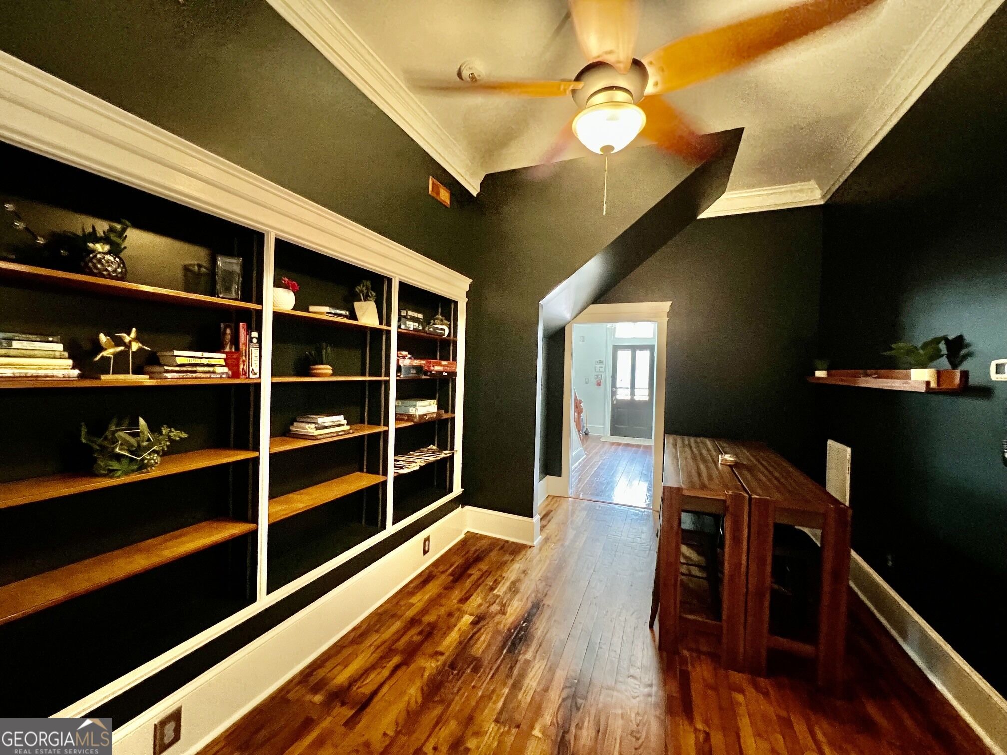 1067 Washington Avenue Property Photo 4