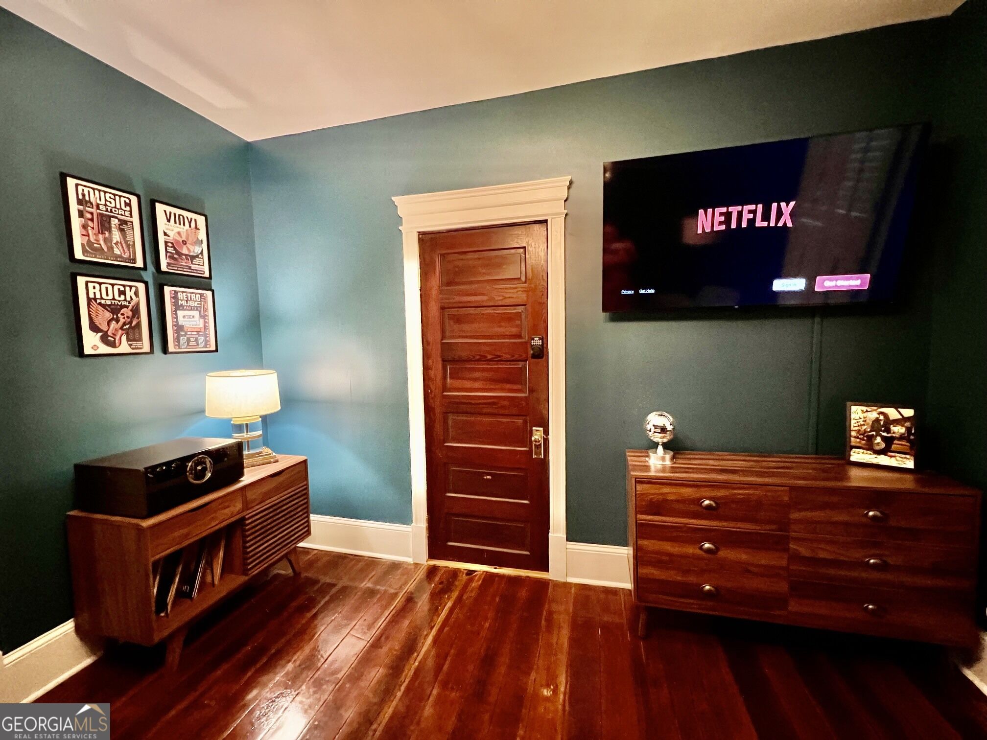 1067 Washington Avenue Property Photo 8