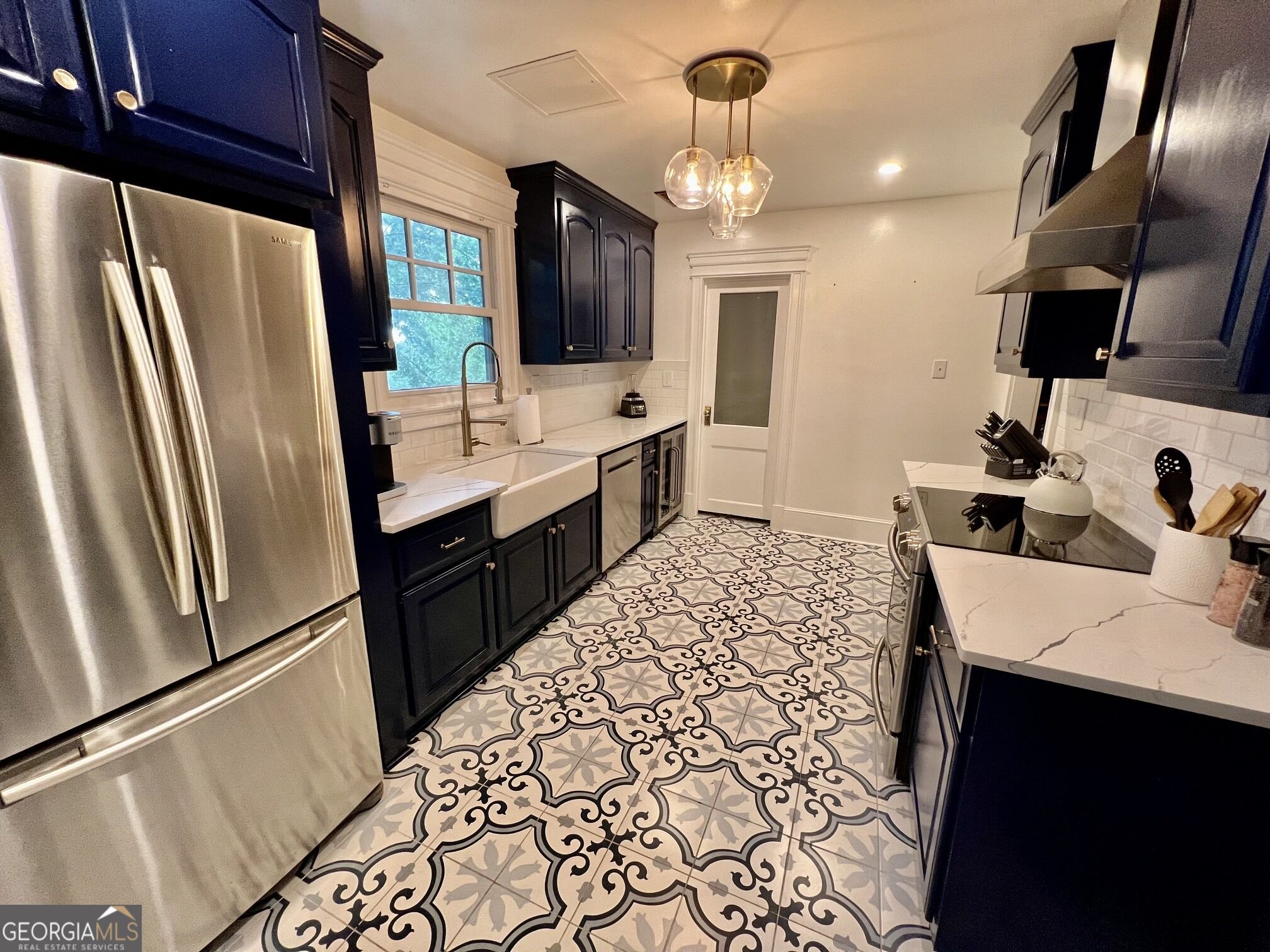 1067 Washington Avenue Property Photo 12