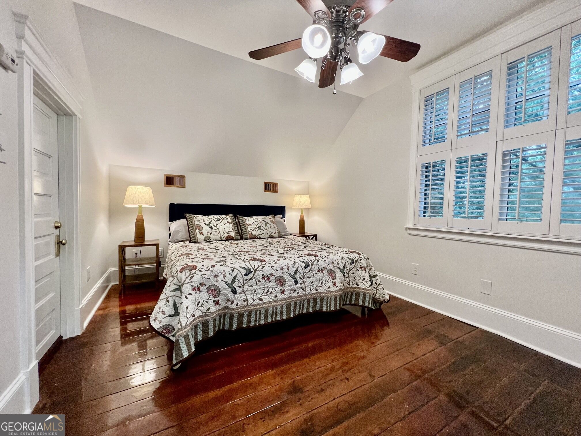 1067 Washington Avenue Property Photo 15