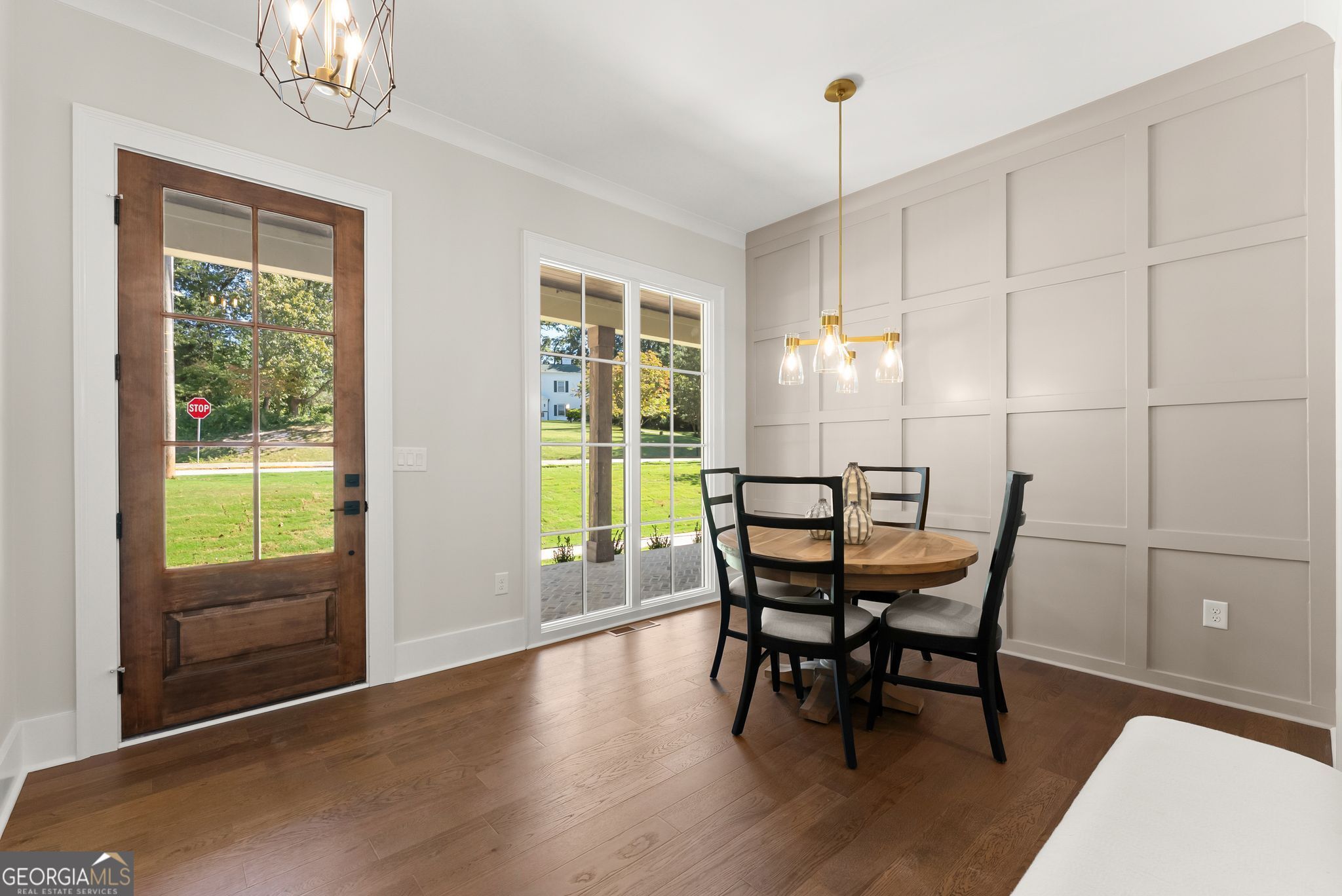 1053 Riverside Drive Property Photo 8