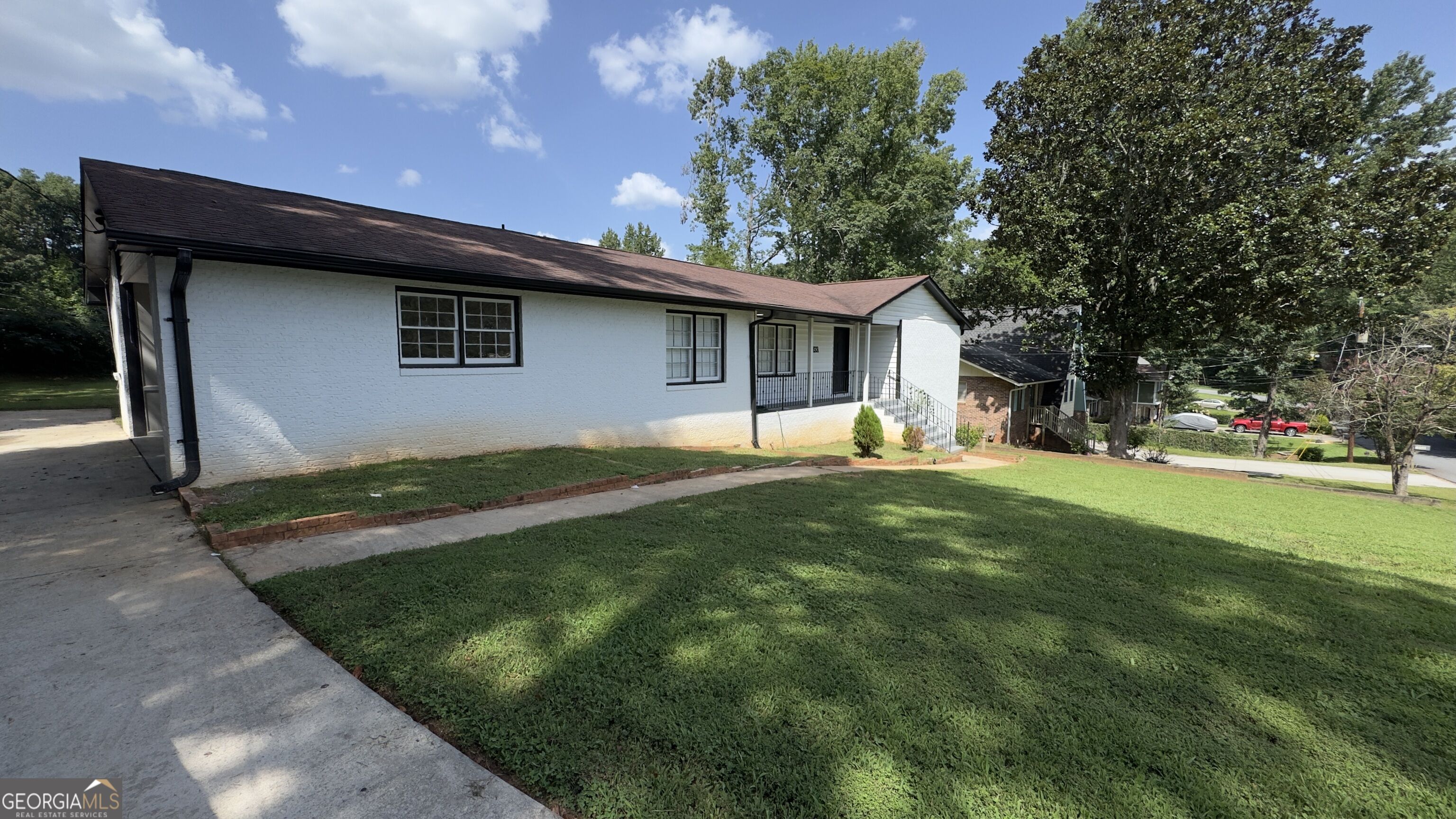 1050 Forest Heights Road Property Photo 2