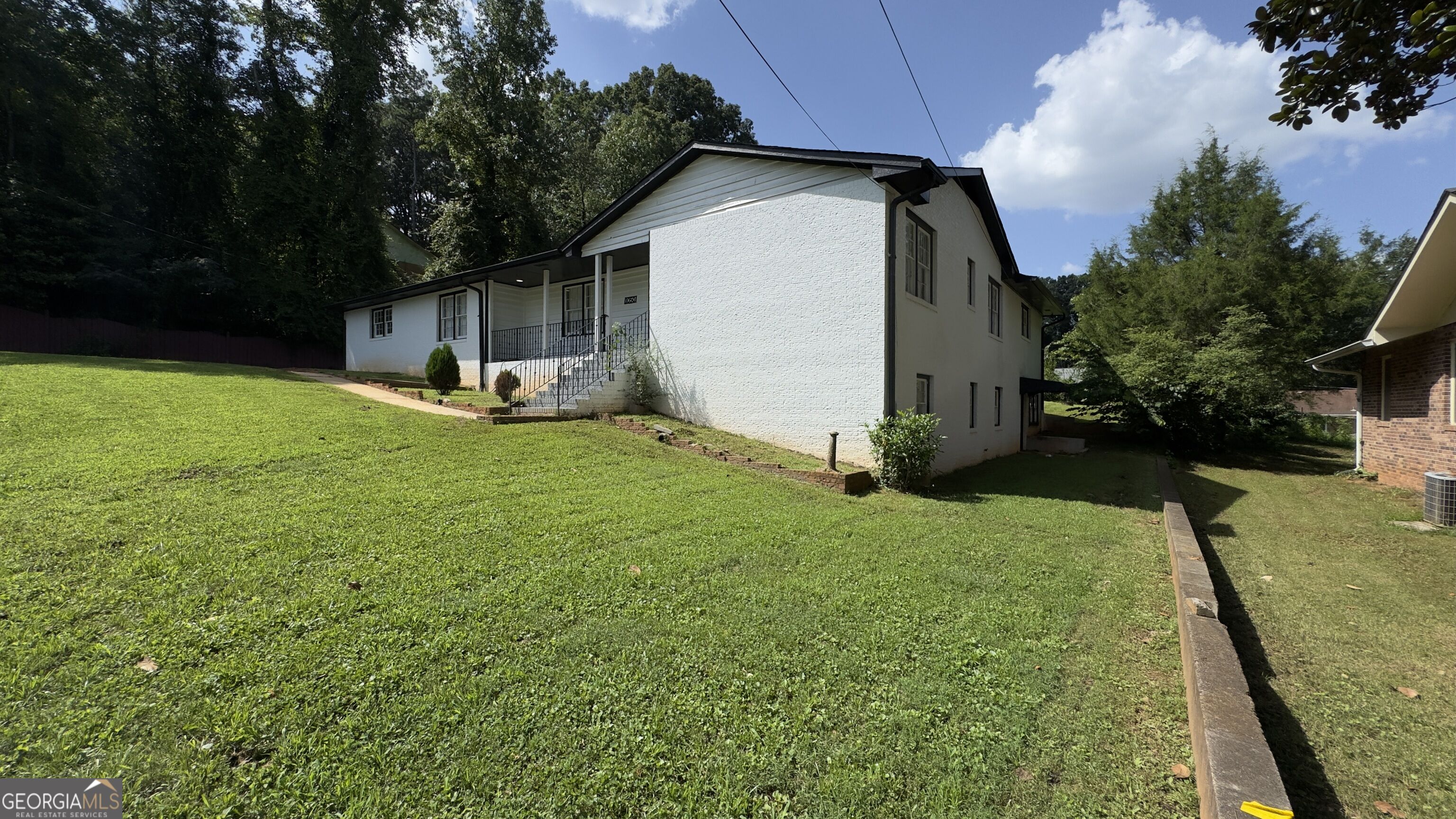 1050 Forest Heights Road Property Photo 3