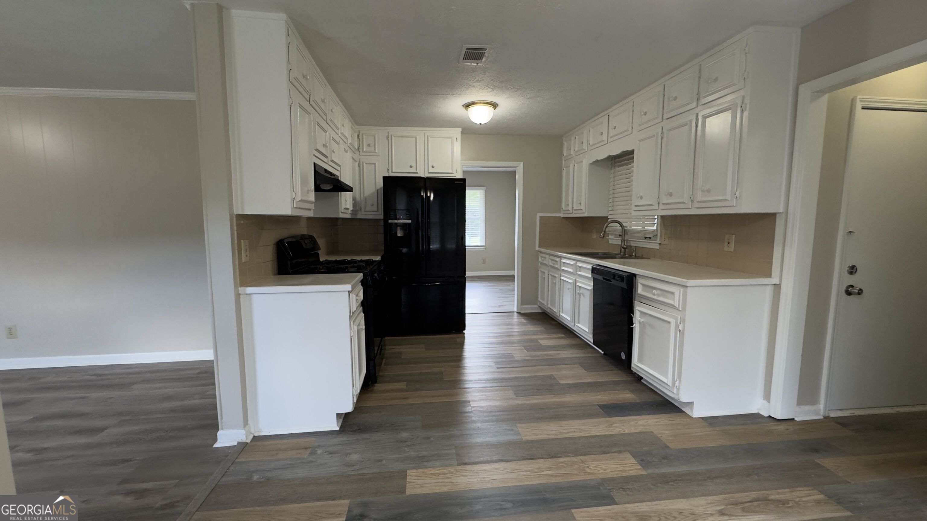 1050 Forest Heights Road Property Photo 11