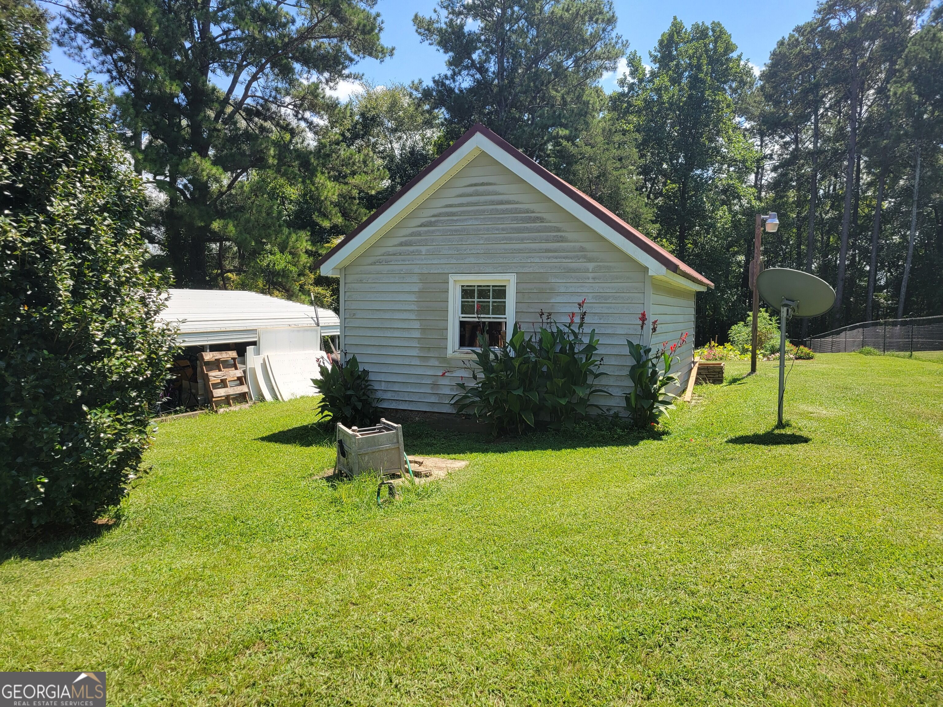 1131 E Main Street Property Photo 4