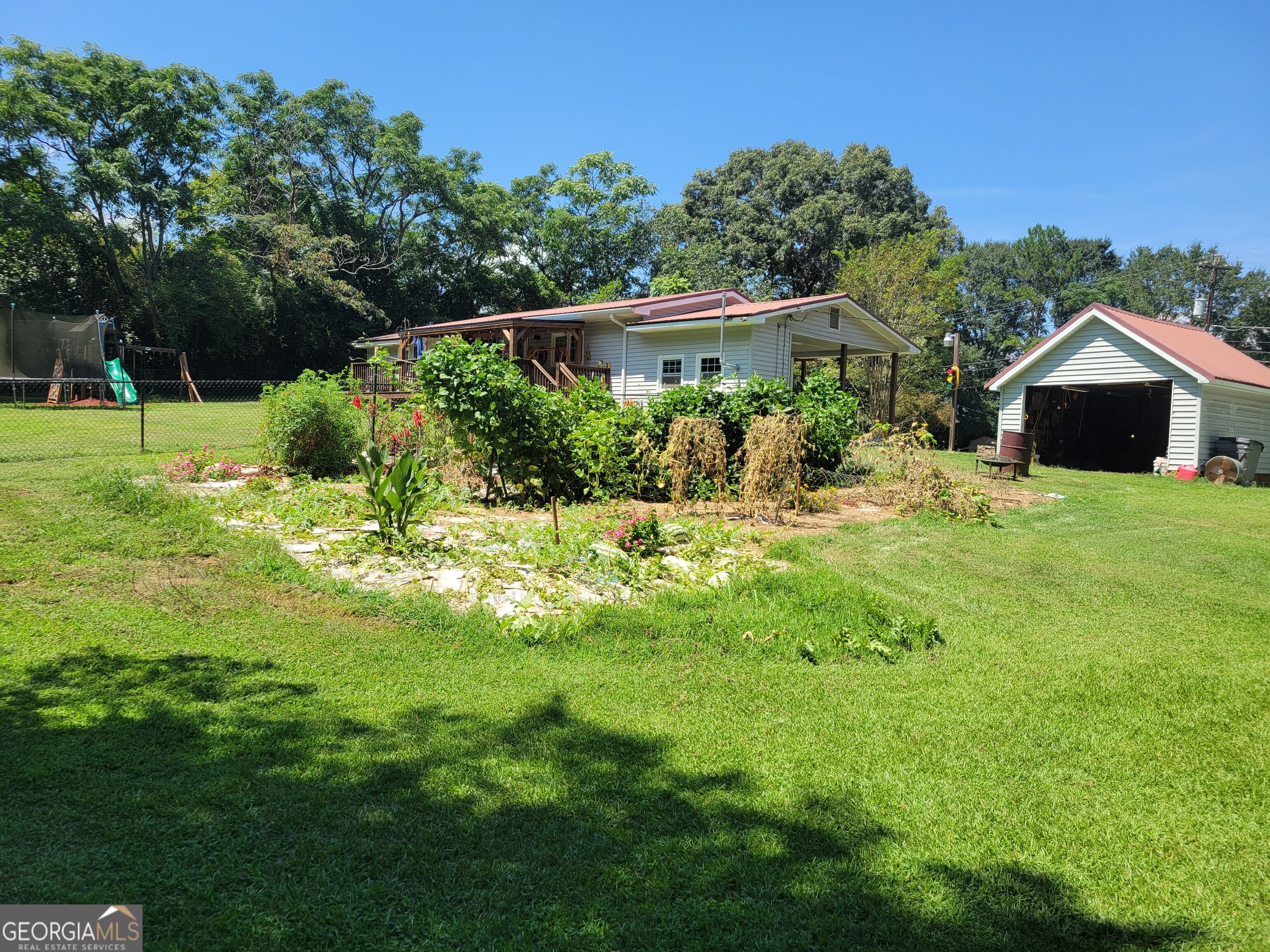 1131 E Main Street Property Photo 9