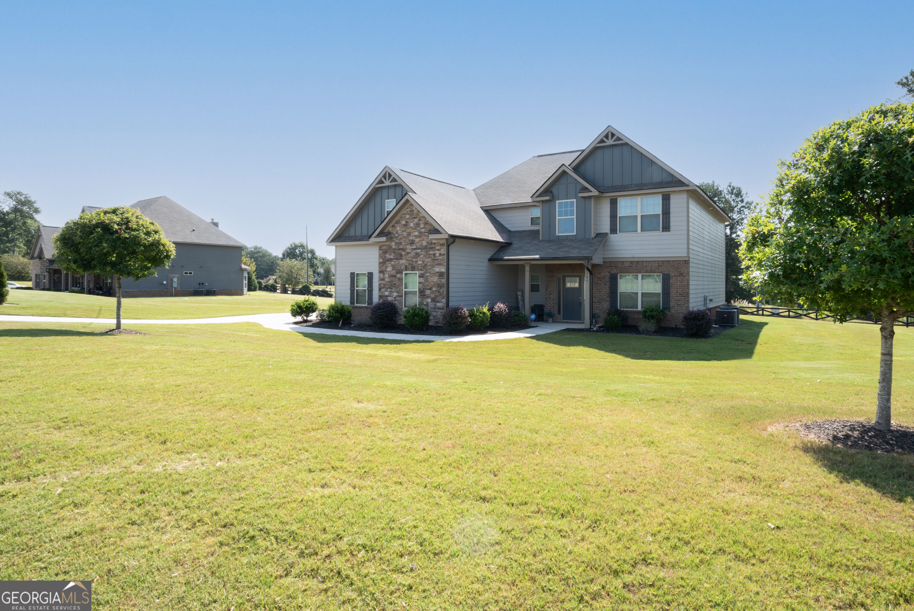 205 Floral View Property Photo 1