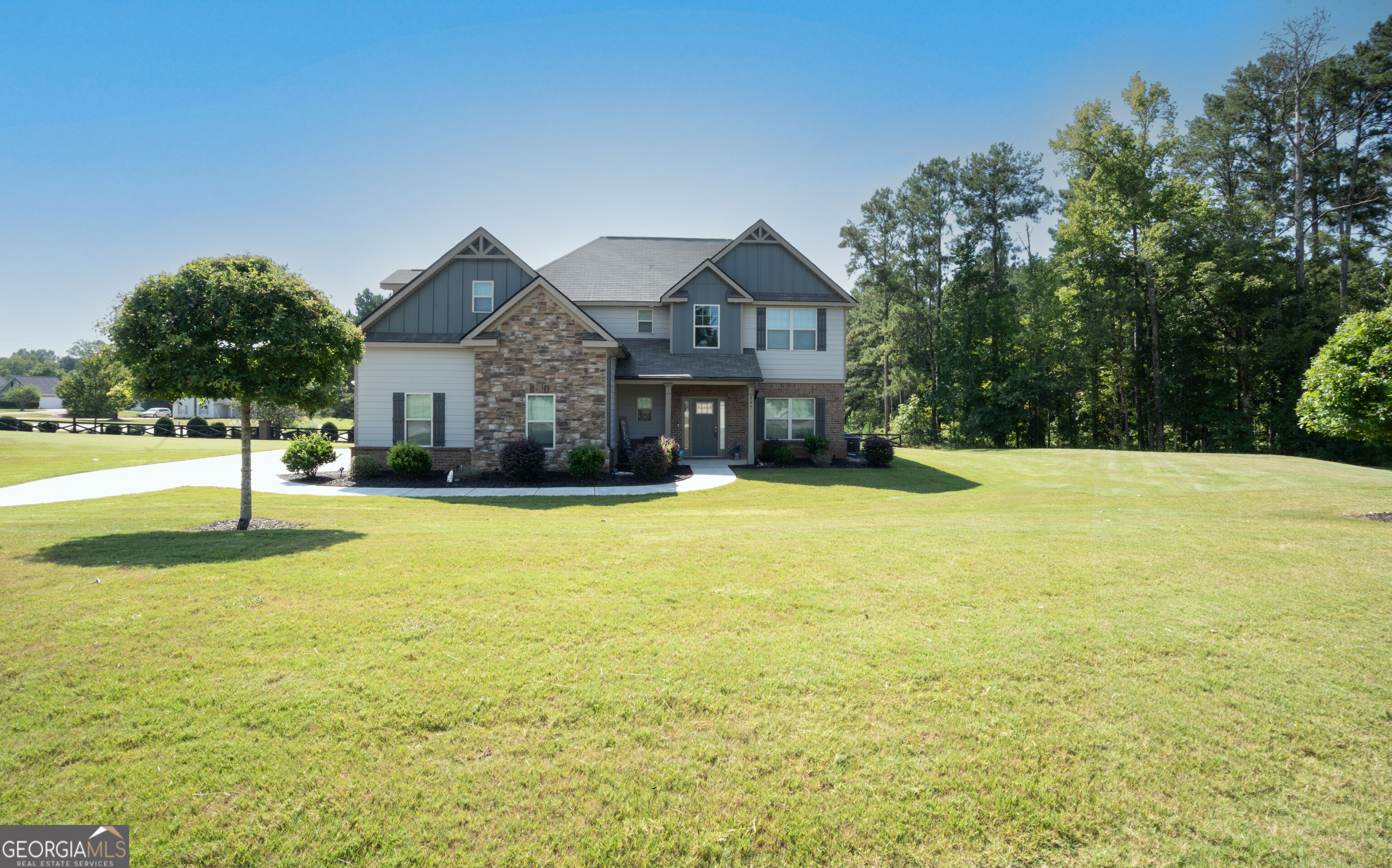 205 Floral View Property Photo 2