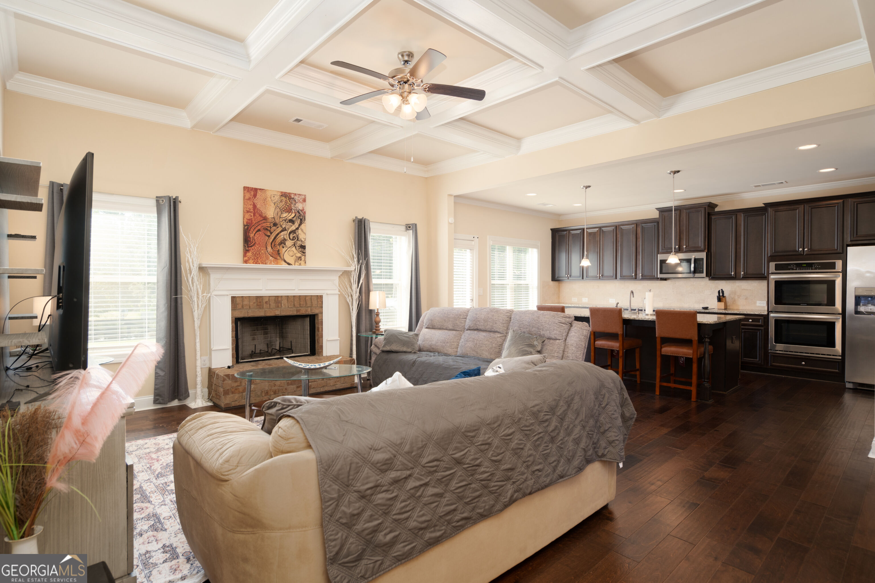 205 Floral View Property Photo 8