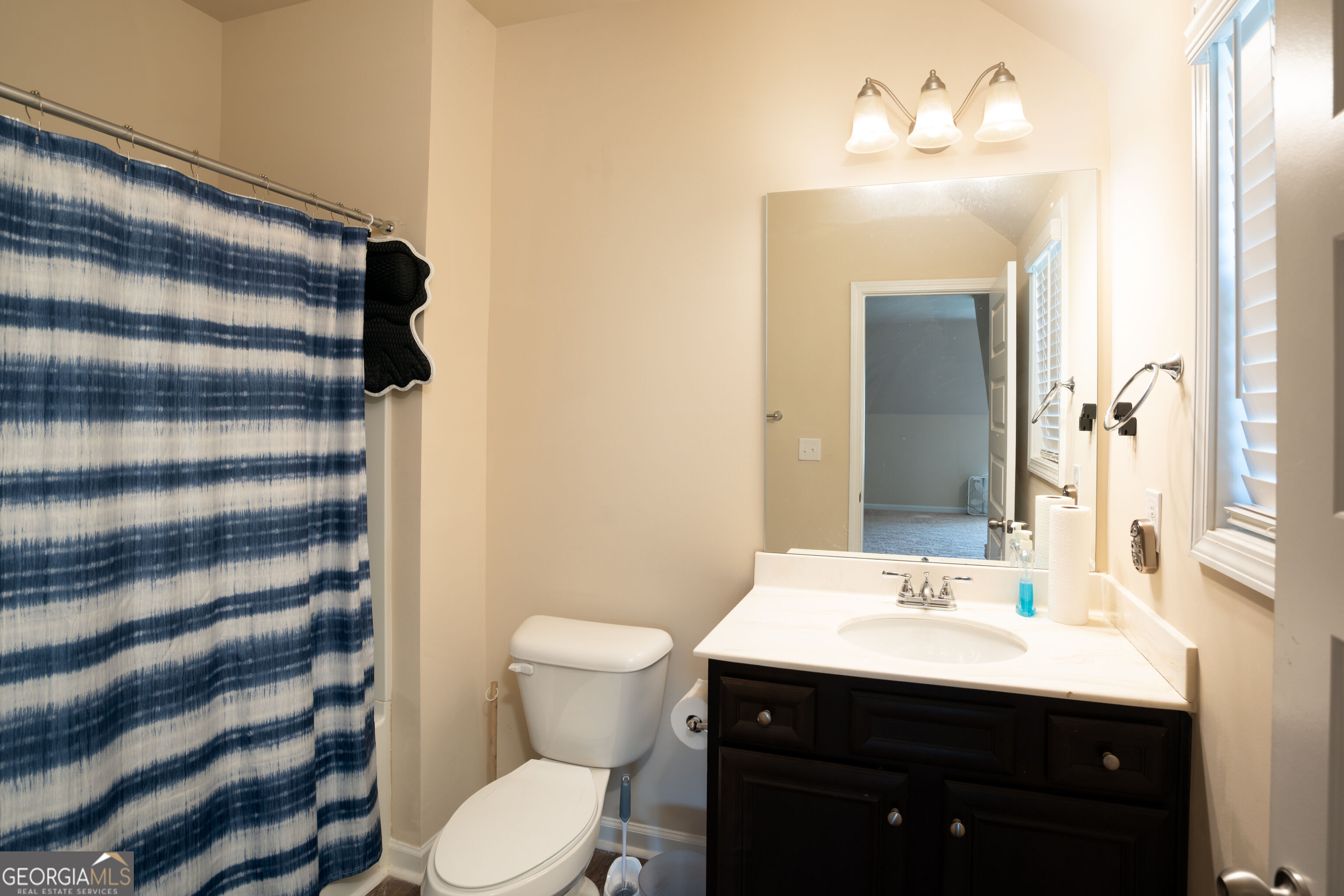 205 Floral View Property Photo 14