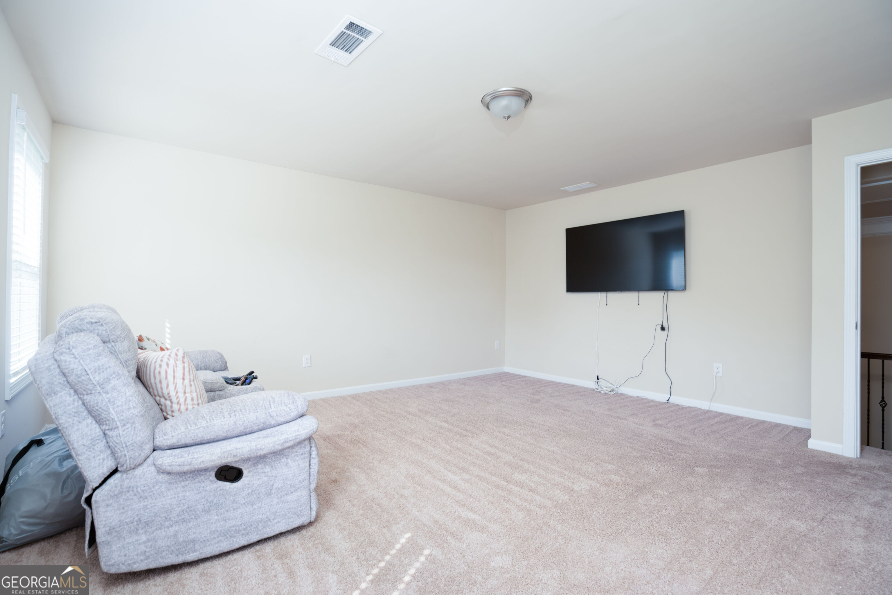 205 Floral View Property Photo 16