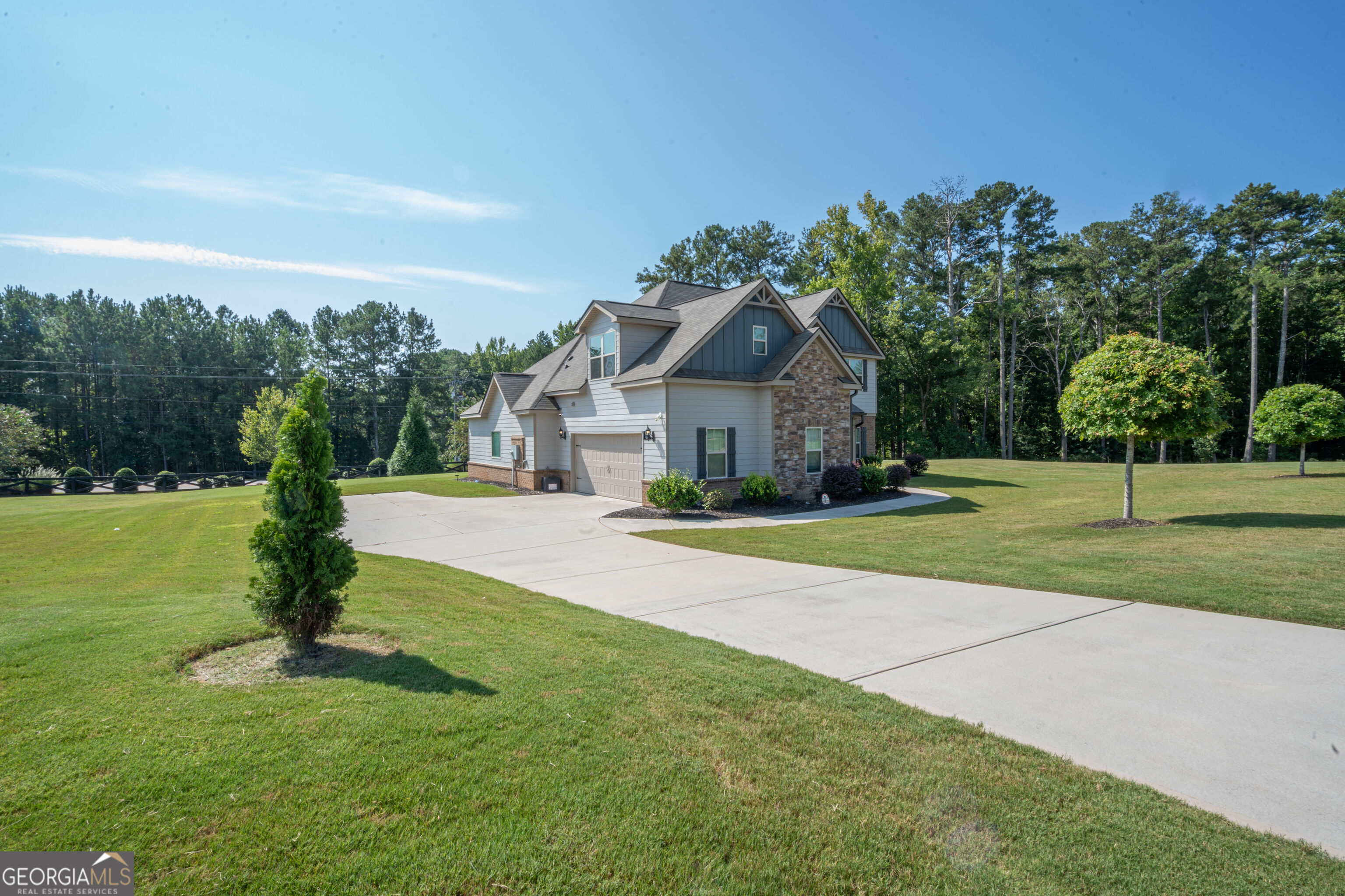 205 Floral View Property Photo 21