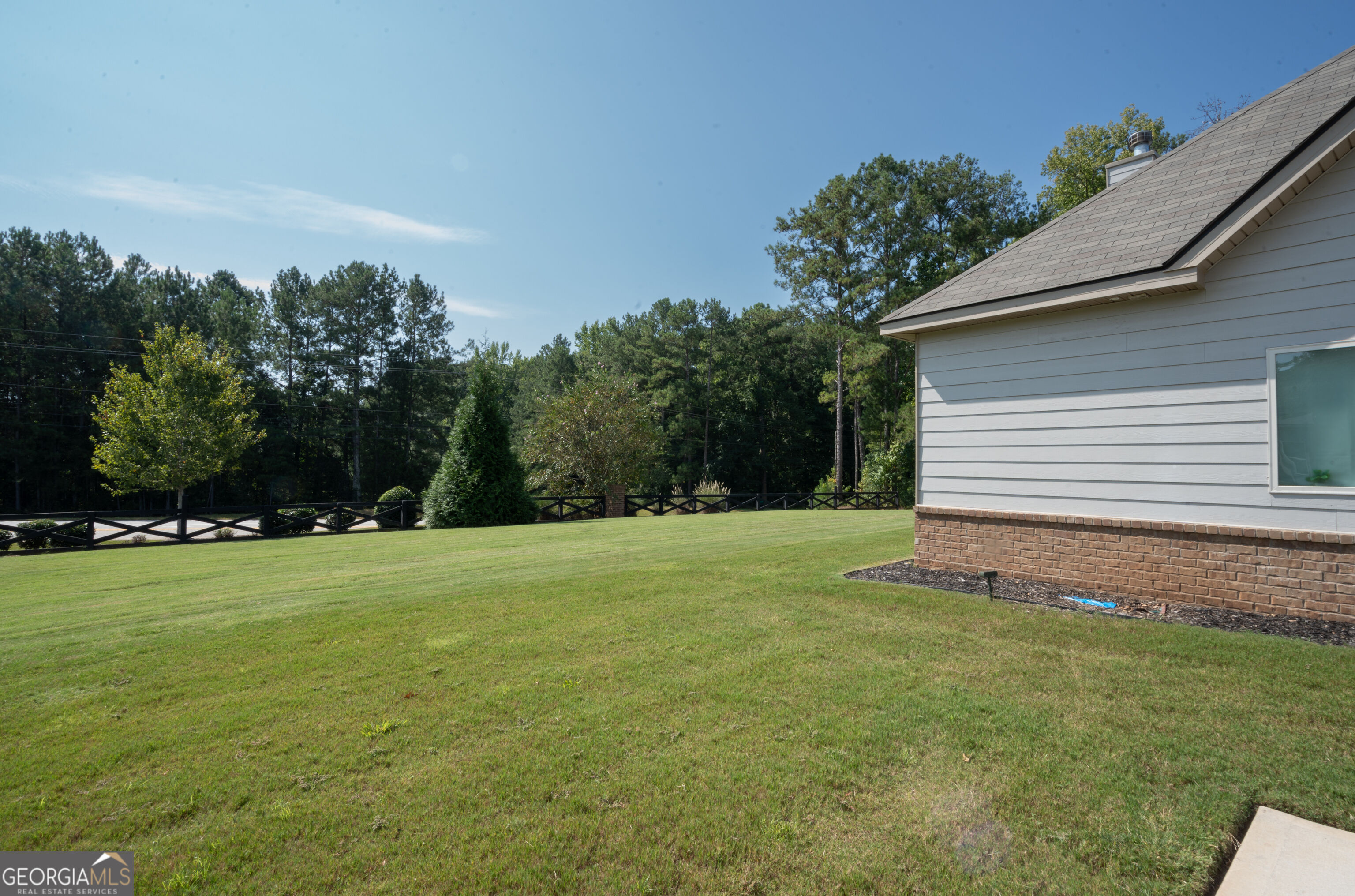 205 Floral View Property Photo 23
