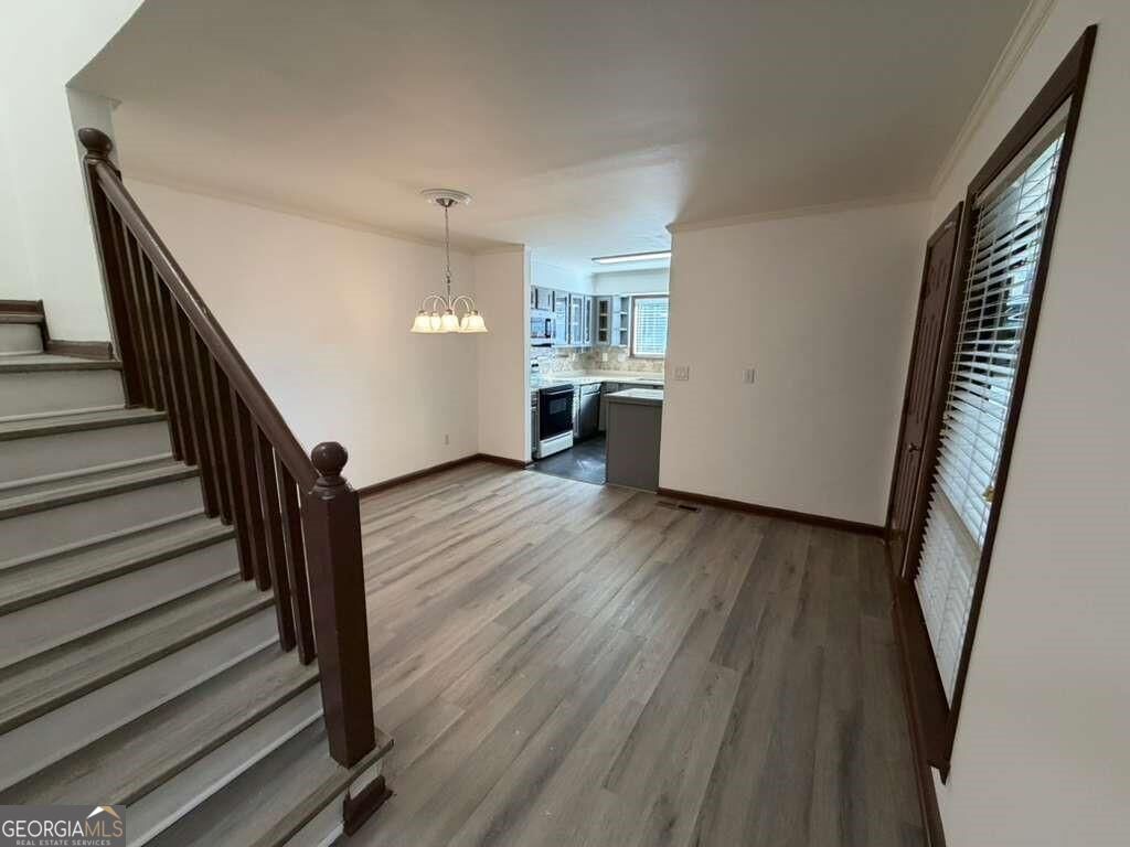 1702 Pine Tree Drive Property Photo 4