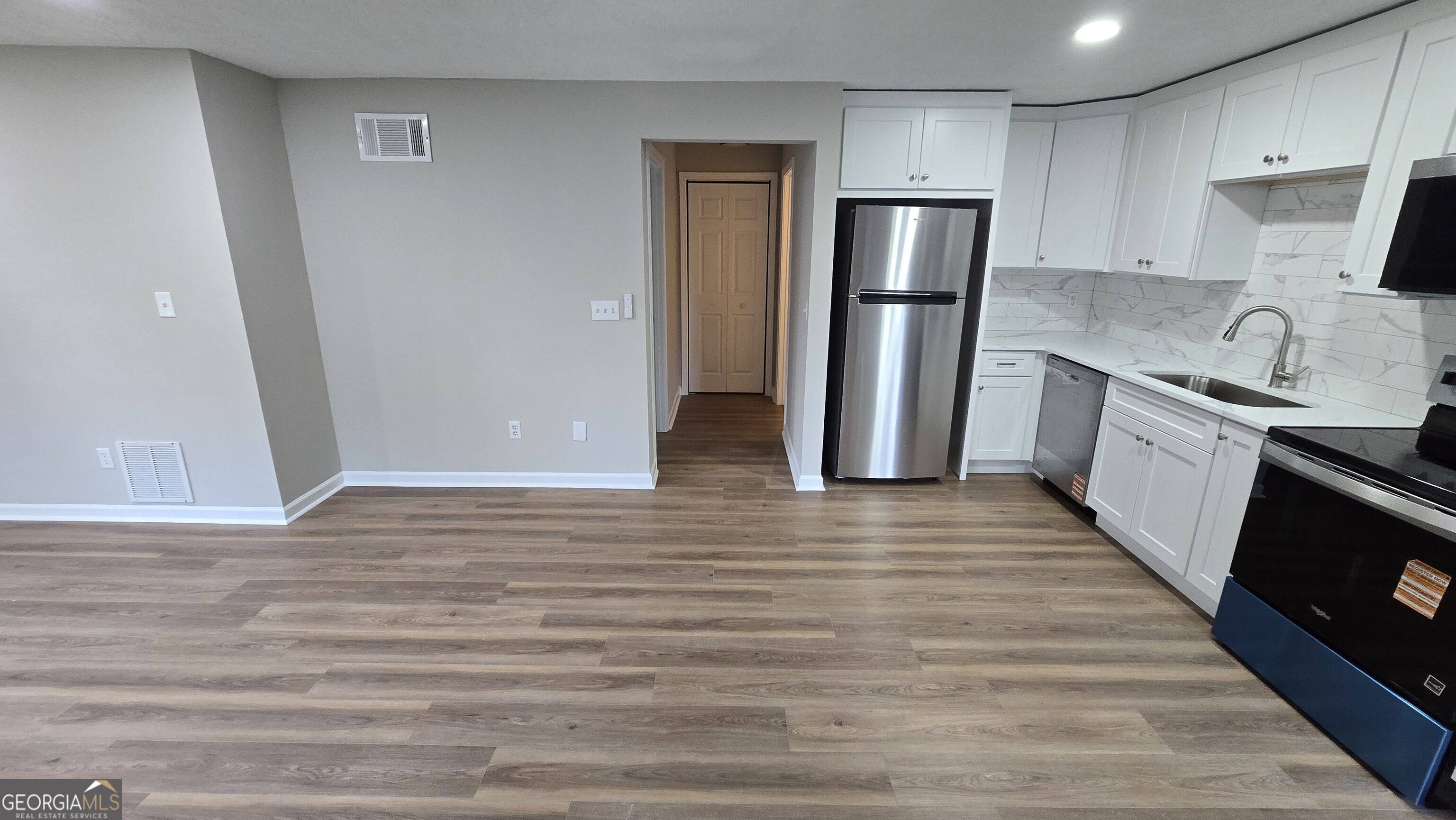 3025 Mangum Drive Unit B Property Photo 3